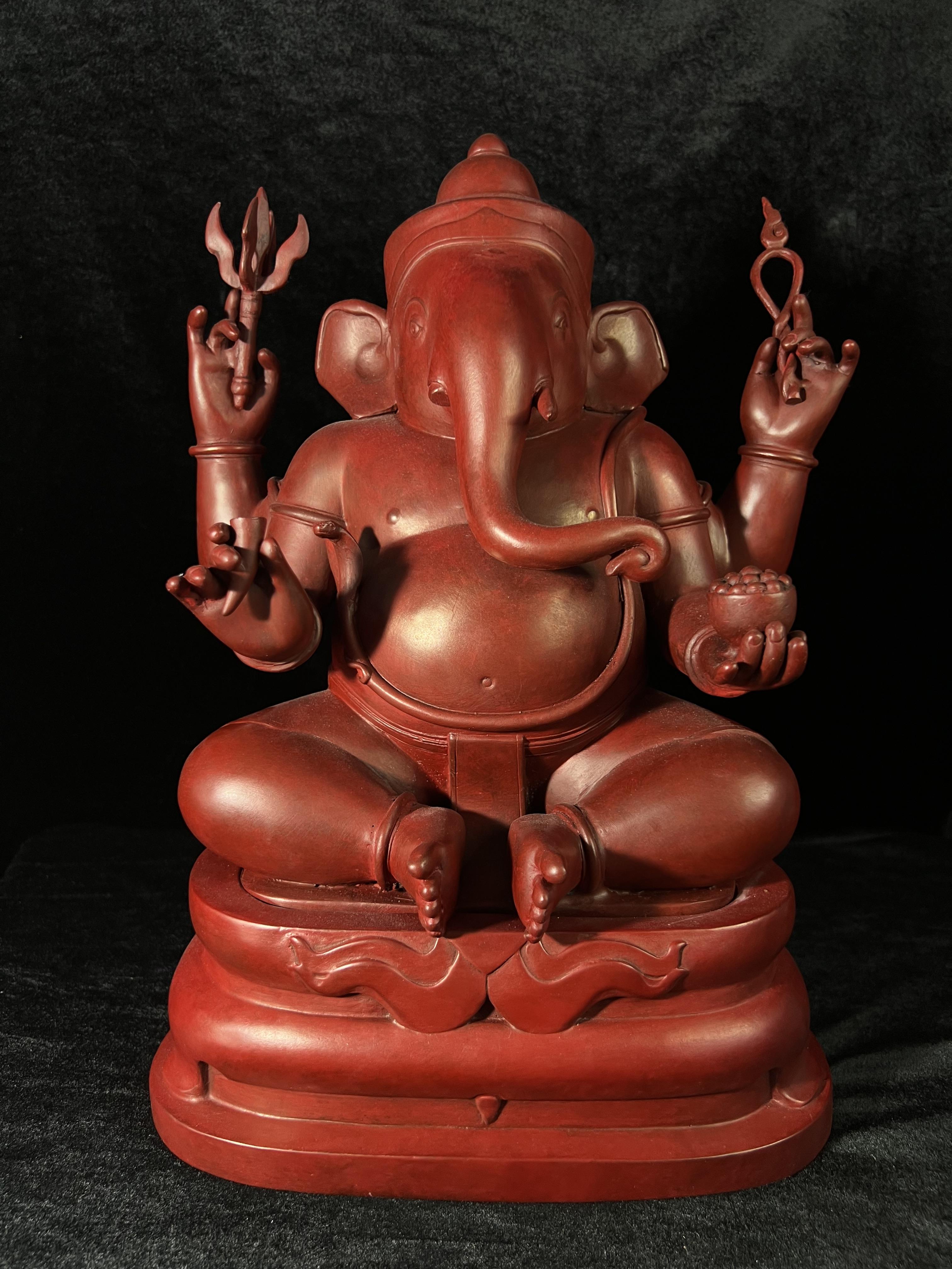 พระพิฆเนศวร 65 ปี คณะจิตรกรรมฯ มหาวิทยาลัยศิลปากร ปี 2551 ขนาดบูชาลอยองค์ หน้าตัก 9 นิ้ว(เนื้อสำริดแดงพลาติน่า)***สีแดงหายาก*** ออกแบบและปั้นโดย รองศาสตราจารย์วิชัย สิทธิรัตน์ ปัจจุบันดำรงตำแหน่งทางวิชาการเป็นศาตราจารย์ ศิลปินแห่งชาติสาขาประติมากรรม