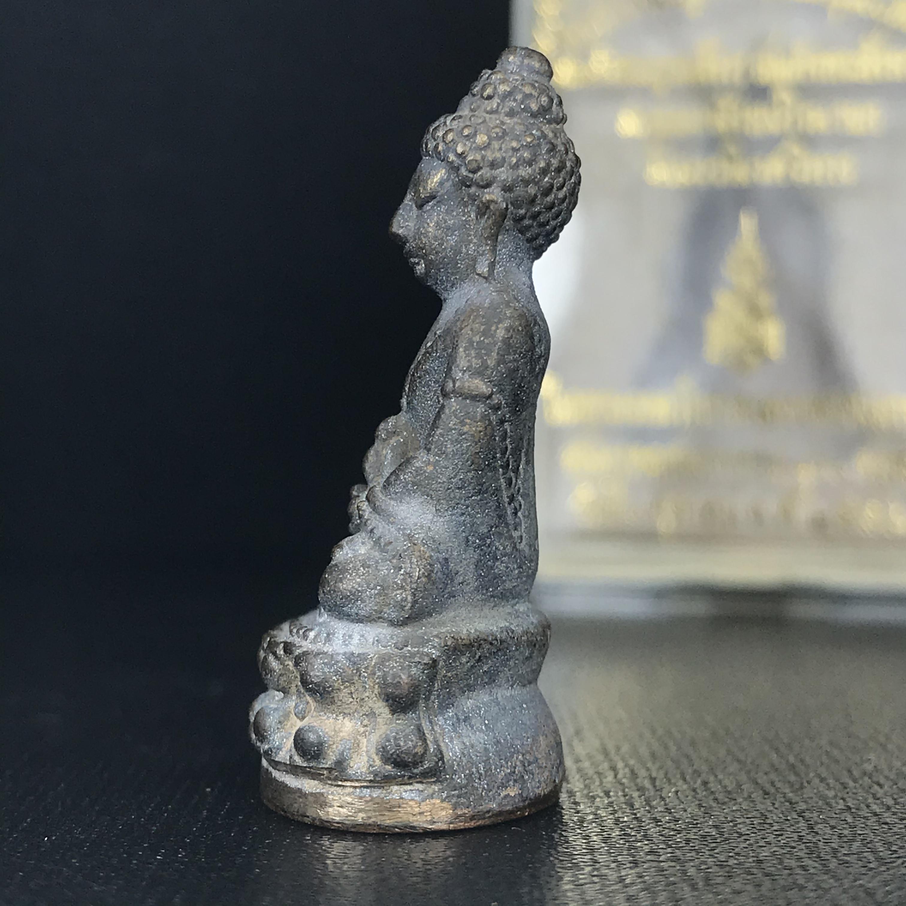 พระกริ่งชินบัญชรฉลองพระชันษา 100 ปี สมเด็จพระญาณสังวร วัดบวรนิเวศวิหาร ปี 2556 เนื้อนวโลหะผสมทองคำก้นทองแดง พิธีใหญ่ มวลสารเด่น นิยม(1 ใน 2556 องค์)