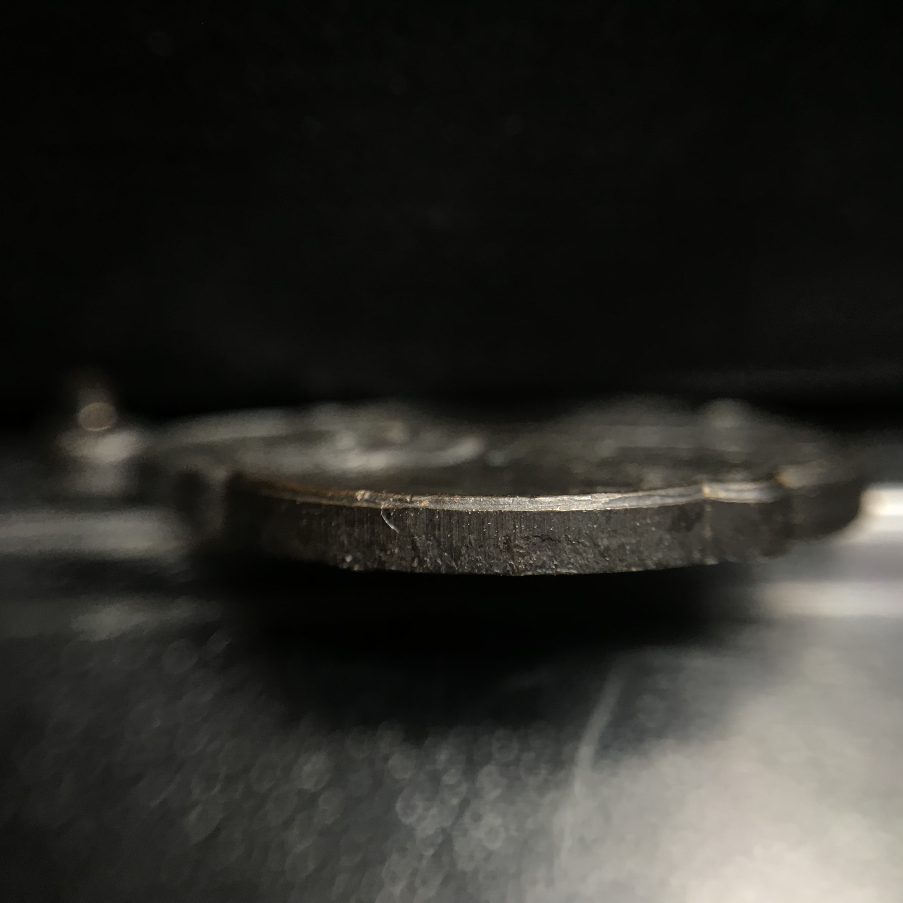 เหรียญ ร.9 ทรงเฉลิมพระชนมพรรษาครบ 4 รอบ ปี2518 (เนื้อทองแดงบล็อกวงเดือนล่าง)หายากนิยมที่สุด