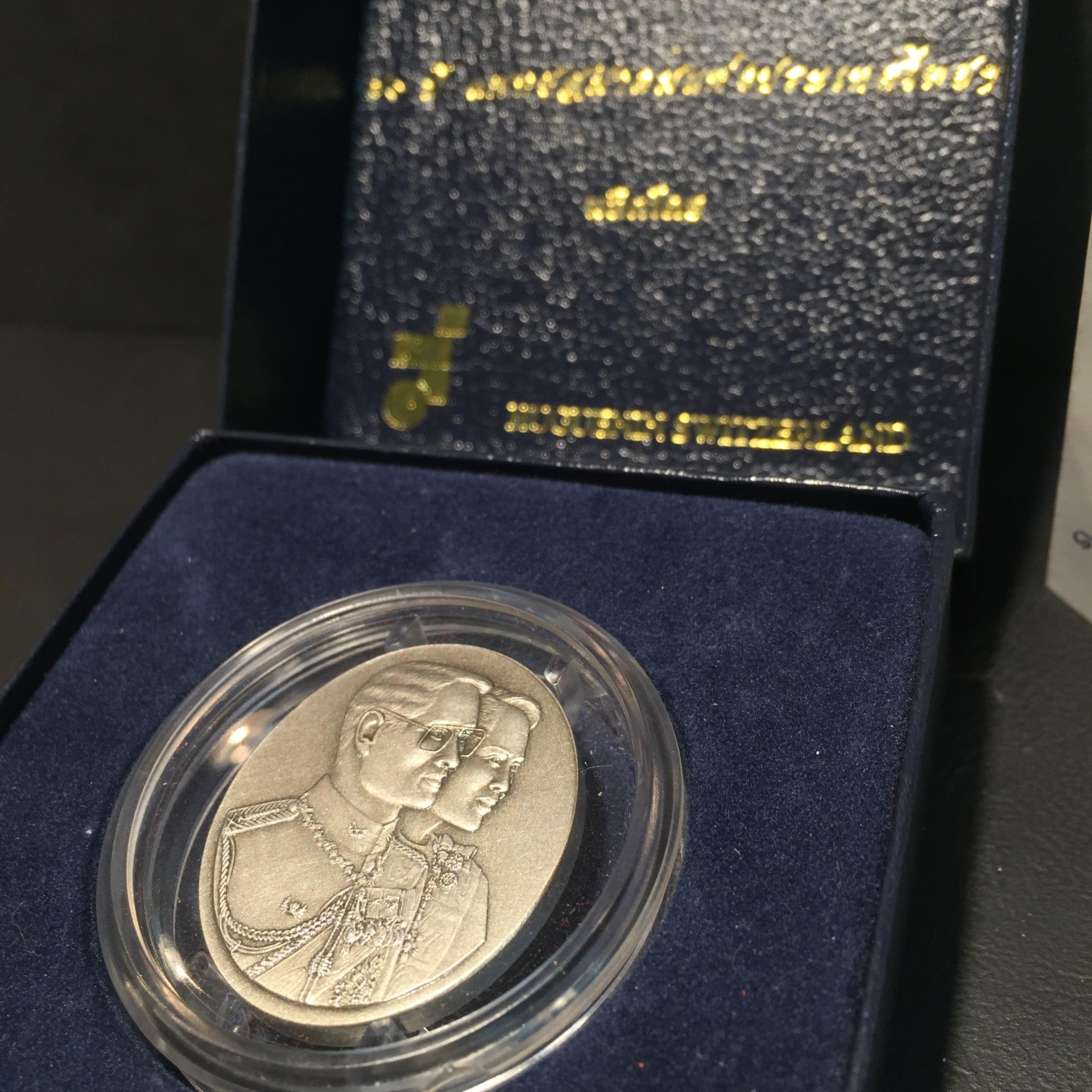 เหรียญในหลวงพระราชินี ที่ระลึกแพทย์สมาคมแห่งประเทศไทย 80 ปี (แบบที่2)