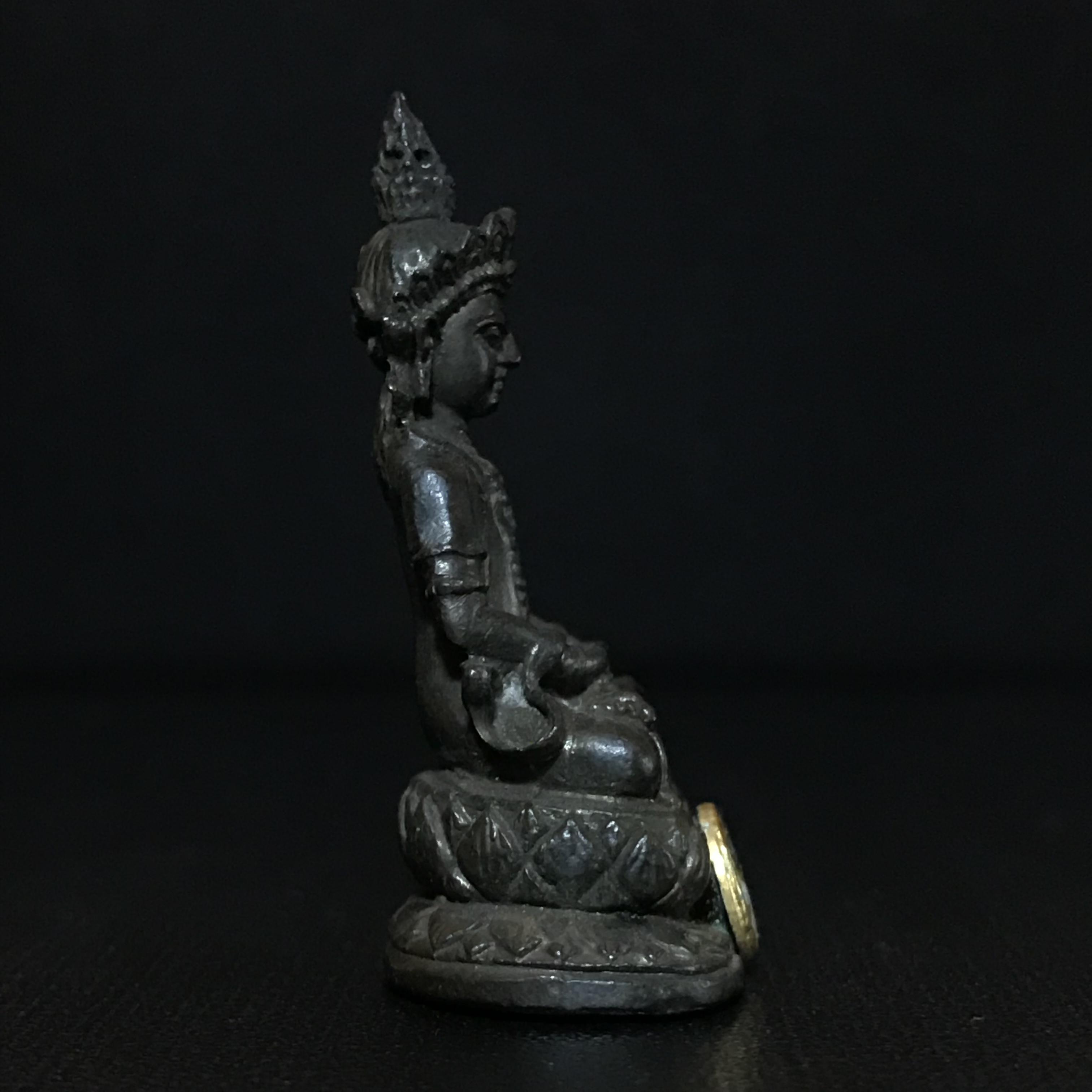 พระกริ่งธิเบตอวโลกิเตศวร ภปร.(พระไวโรจนะพุทธ)วัดมังกรกมลาวาส(เล่งเน่ยยี่) รุ่นแรกปี2515 เนื้อนวโลหะ(ในหลวงรัชกาลที่9เสด็จเททอง)(หายาก)