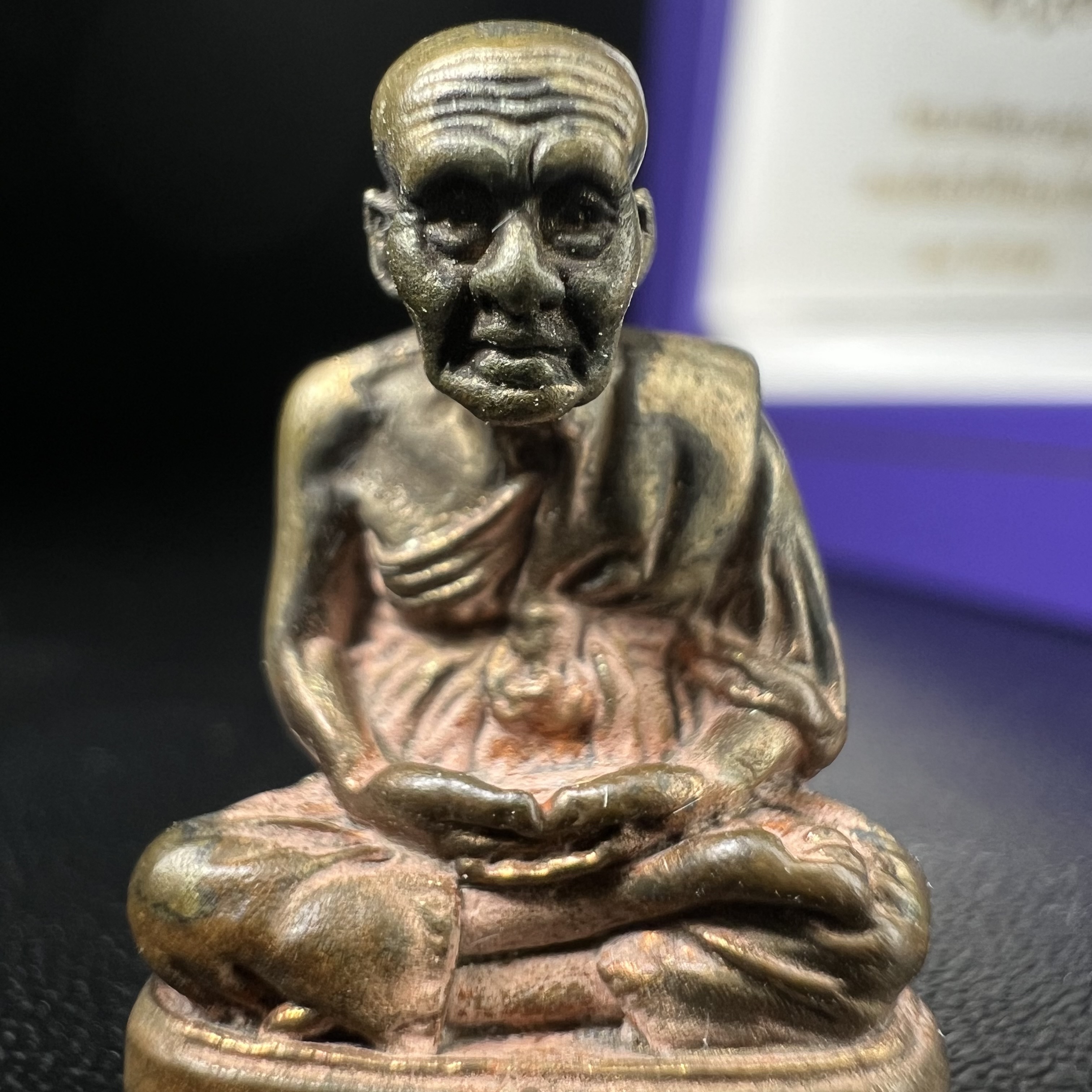 หลวงพ่อทวด สธ. รุ่นสมเด็จเจ้าฟ้ามหาจักรี 48พรรษา จัดสร้างโดยสภากาชาดไทย ปี2546 (รูปหล่อขนาดห้อยคอ) ) เนื้อนวโลหะ(ขนาดกลาง 1.5*2.2 ซม.)พุทธาภิเษก ณ วัดช้างให้ จังหวัดปัตตานี พร้อมกล่องบรรจุเดิมสวยงาม