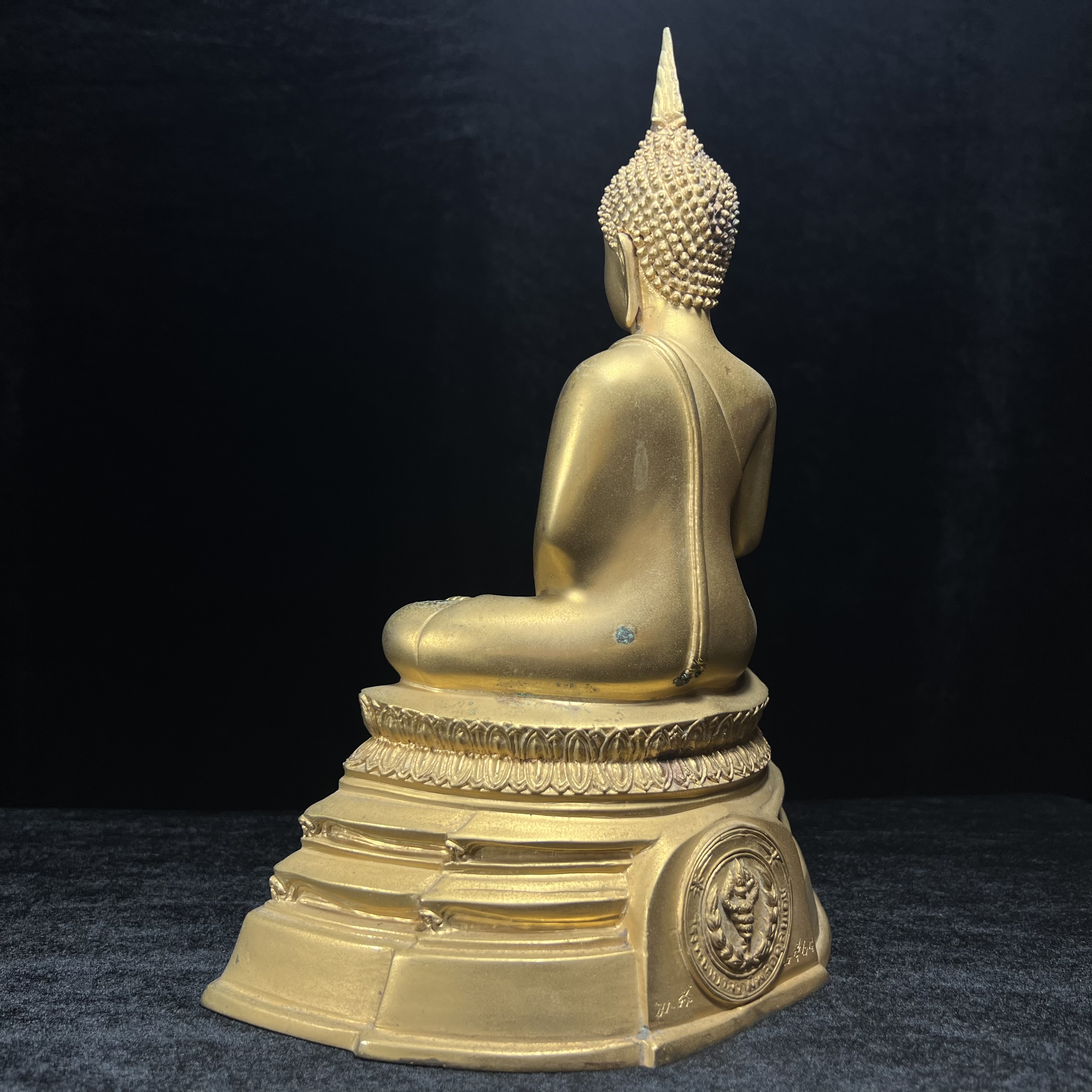 พระบูชาพระพุทธศิรมงคล ภปร. วัตถุมงคลคุ้มเกล้าปี2524 ของมูลนิธิคุ้มเกล้า โรงพยาบาลภูมิพลจัดสร้าง ขนาดหน้าตัก5นิ้ว(ในหลวงรัชกาลที่9 ทรงจุดไฟพระฤกษ์และเททอง พิธีใหญ่)ยอดนิยมหายาก