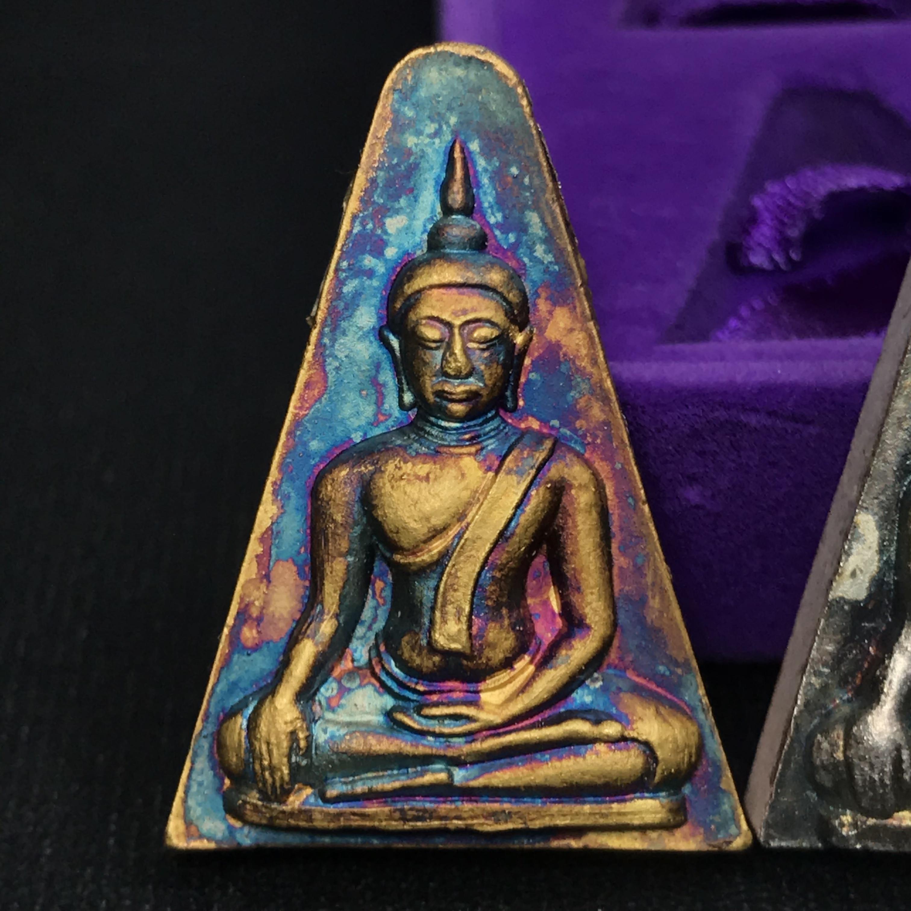 พระนางพญาเสน่ห์จันทร์ สธ. สร้างในวโรกาสทรงเจริญพระชนมายุ 50 พรรษา สมเด็จพระเทพฯ พ.ศ.2548 ชุดพิเศษ (1 ใน 5000 ชุด)หายาก