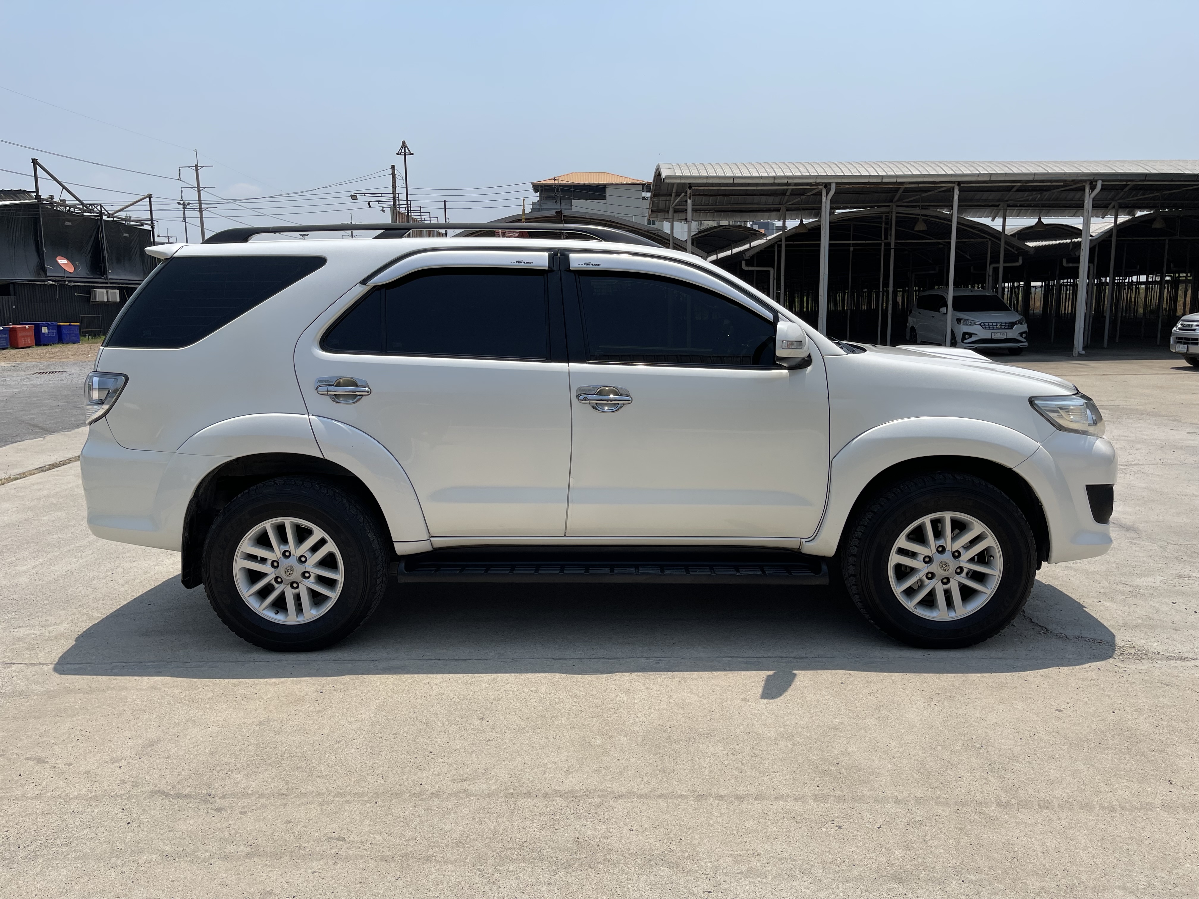 Toyota Fortuner 3.0 V 2WD At 2012 ขาวมุก