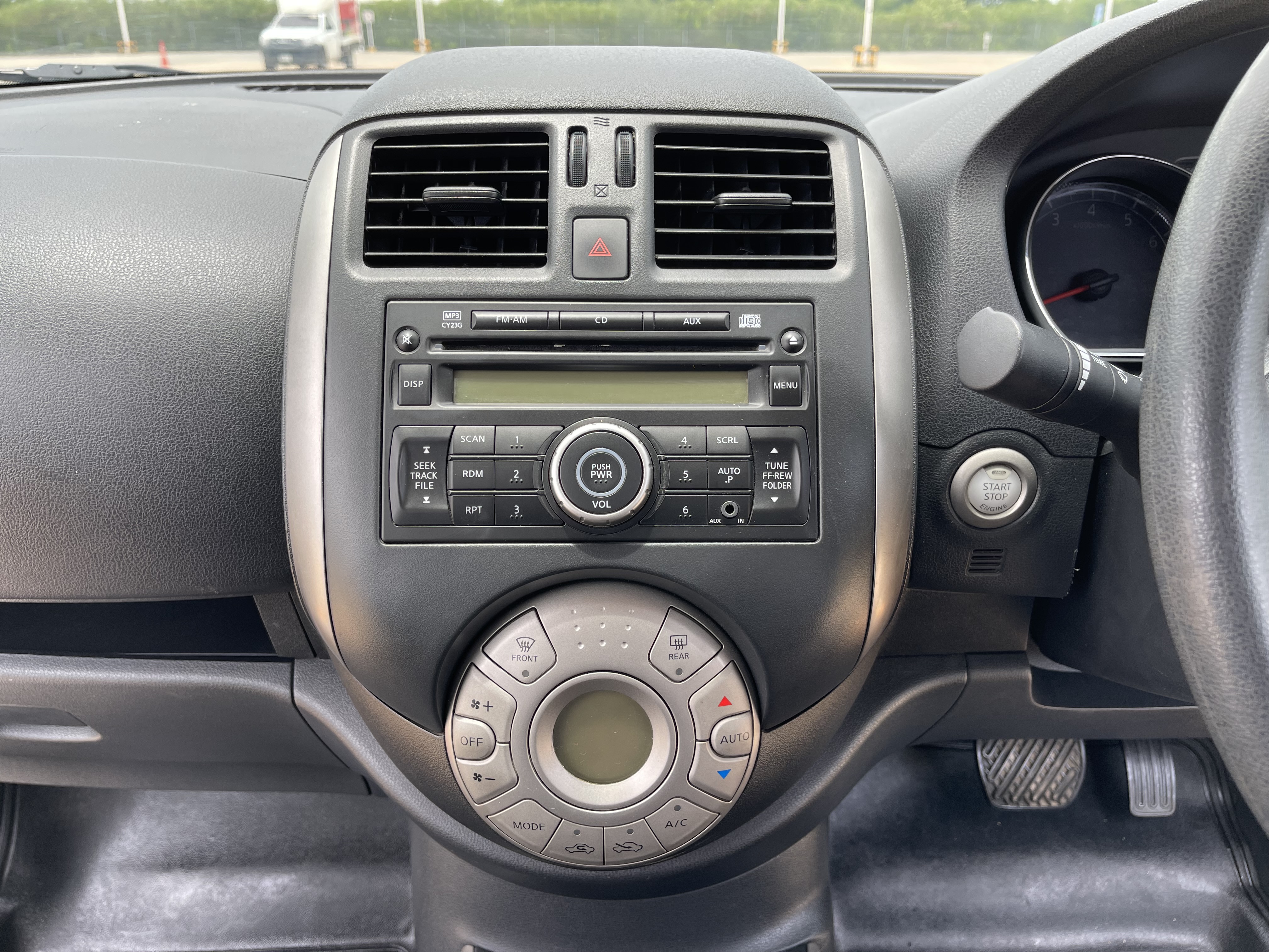 Nissan Almera 1.2 VL At 2014 เงิน