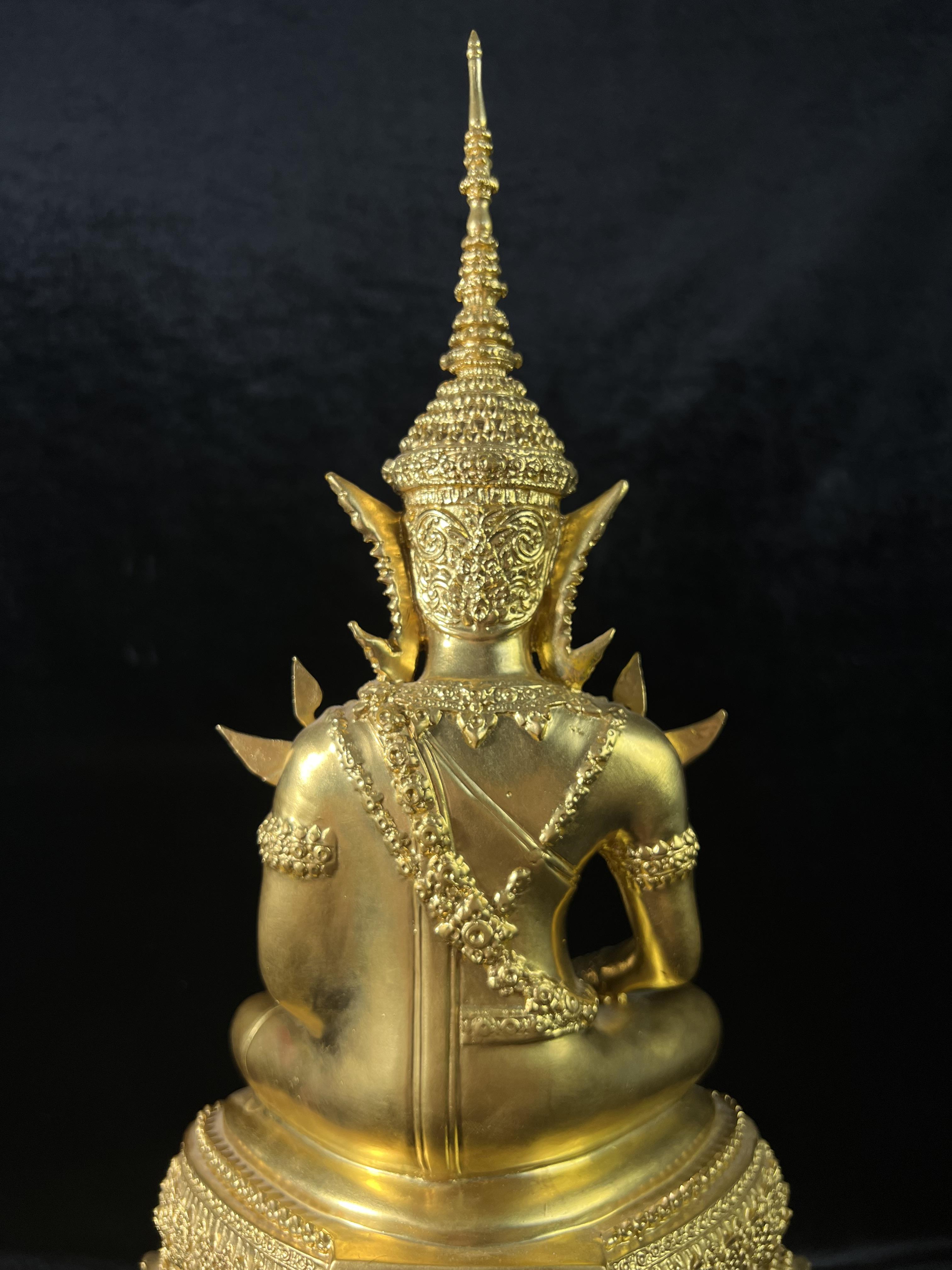 พระพุทธปฏิมาสุวรรณภูมิสิริโชค ภปร. การบินไทยจัดสร้างขึ้น เนื่องในวโรกาสมหามงคลเฉลิมพระชนมพรรษาของพระบาทสมเด็จพระเจ้าอยู่หัวรัชกาลที่ 9 ครบ 80 พรรษา ขนาดหน้าตัก 5 นิ้ว สูง 16 นิ้ว ปิดทองสวิส 99.9 เปอร์เซนต์ (พิธีใหญ่ พุทธศิลป์งดงาม หายาก)องค์หมายเลข ๙๗๘