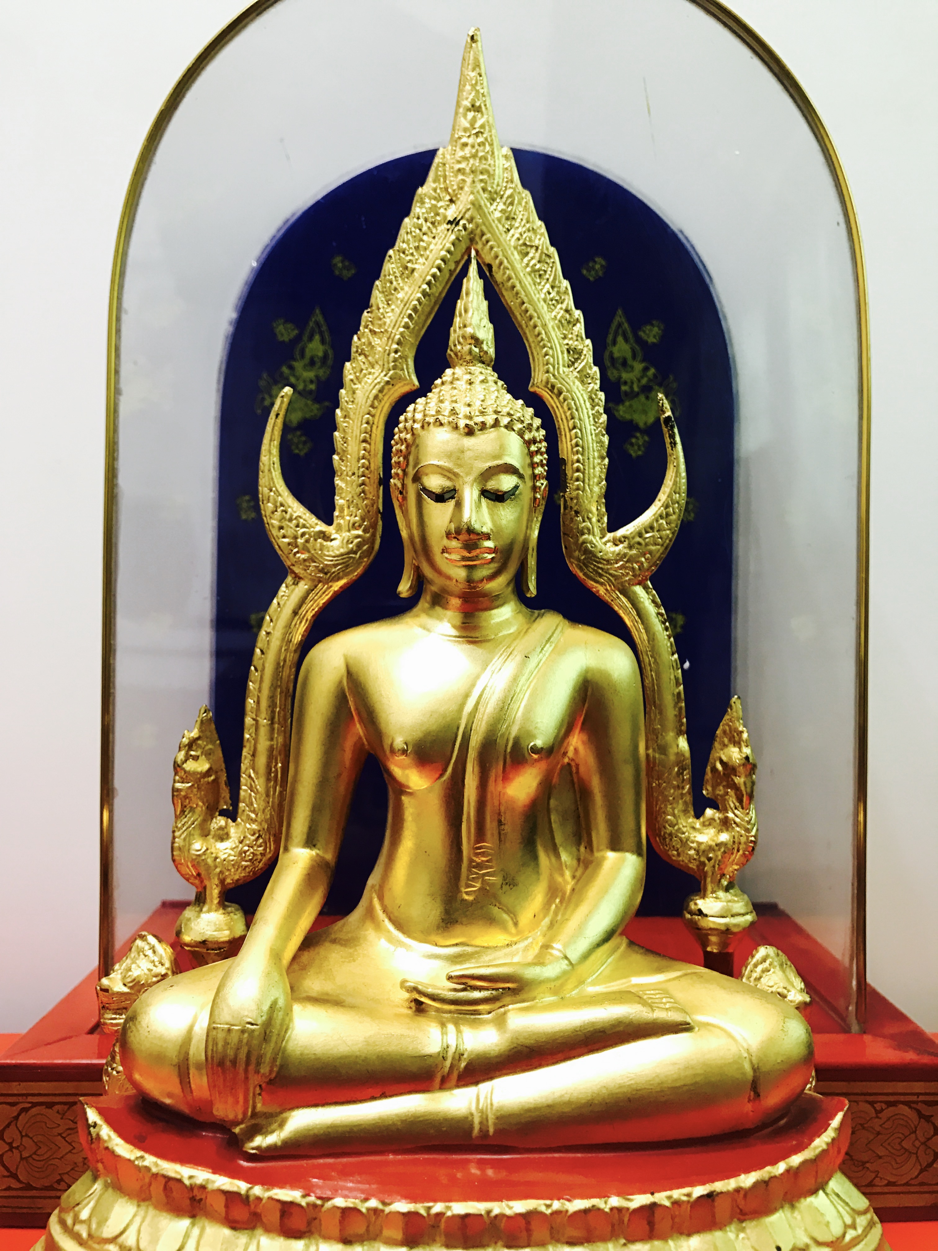 พระพุทธชินราช จปร วัดเบญจมบพิตร ปี 2519 หน้าตัก 5.9 นิ้ว หล่อดินไทย ปิดทองเดิมพร้อมครอบตู้เดิม(ในหลวงและราชินีเสด็จฯเททอง)