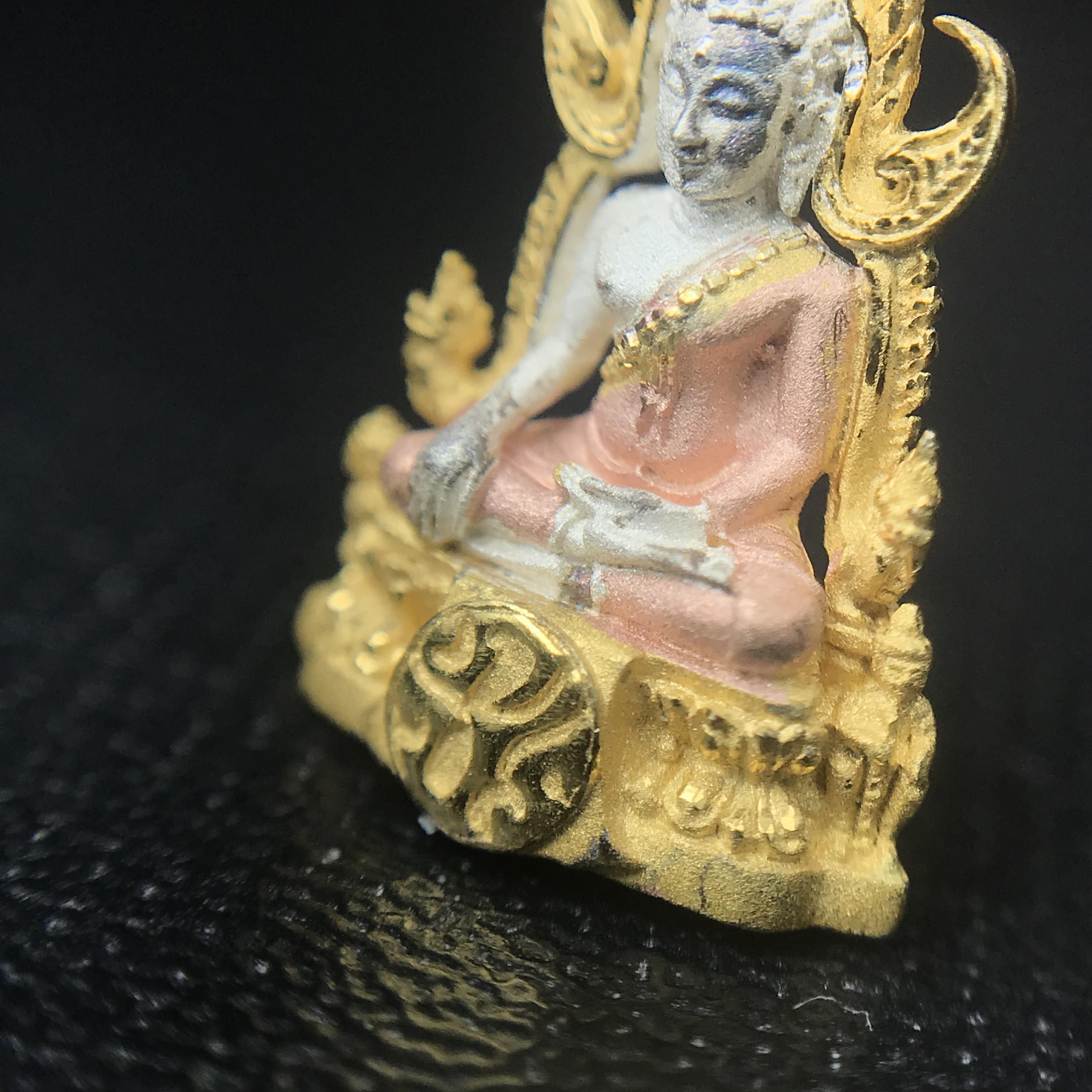 พระพุทธชินราช ภปร. โครงการ "เพราะแผ่นดินนี้ คือ แผ่นดินเกิด" ปี2548(รุ่นแรก) ลอยองค์ หน้าตัก 1/4 นิ้ว เนื้อเงินสามกษัตริย์(สภาพคัดสวย กล่องบรรจุเดิมครบ)