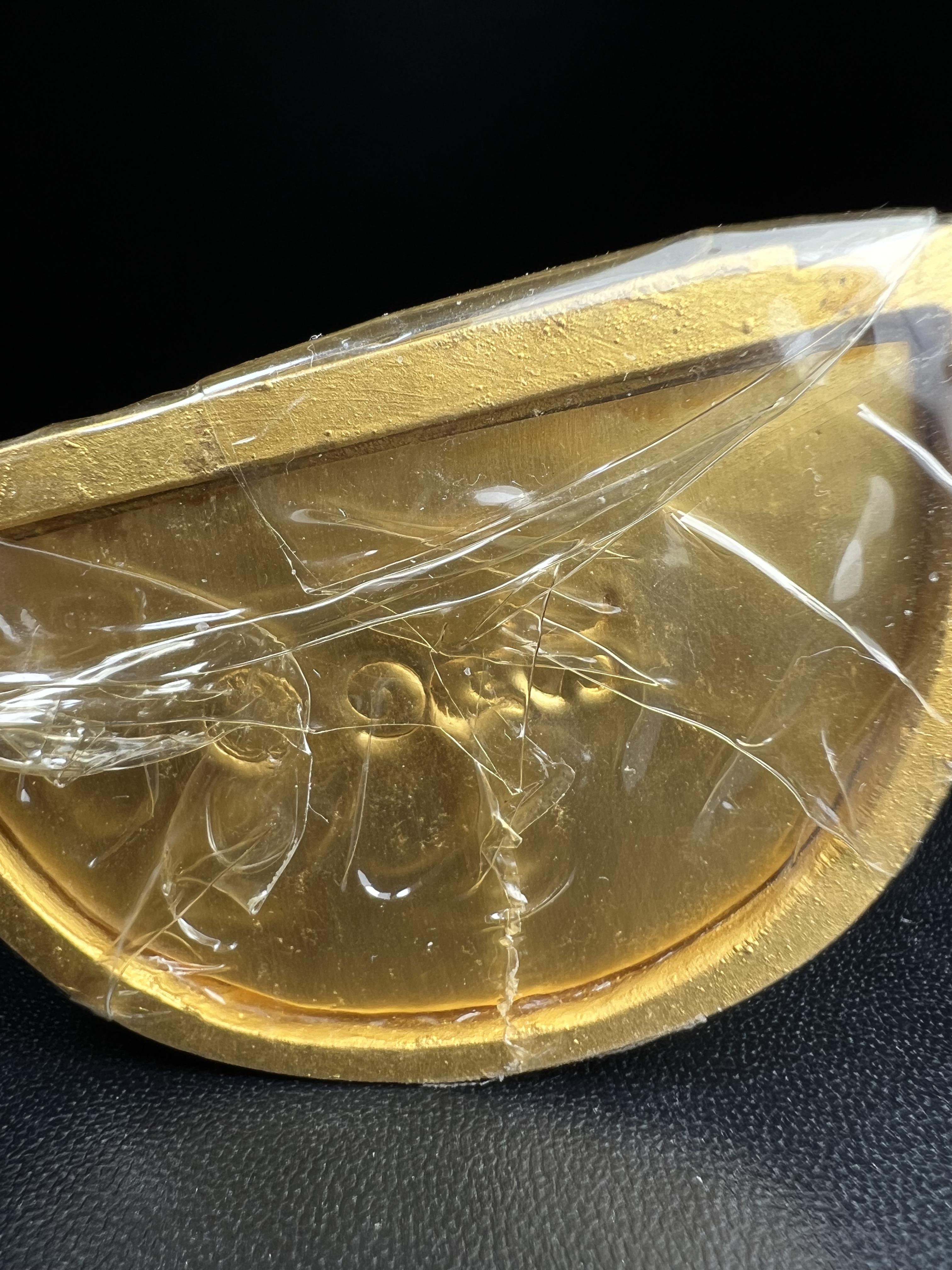 พระแก้วมรกต ภปร. ปี2547 จัดสร้างโดย โรงพยาบาลภูมิพลฯ กรมแพทย์ทหารอากาศ ขนาดบูชาหล่อลอยองค์หน้าตัก 2 นิ้ว เนื้อทองคำบริสุทธิ์ 99.99% องค์พระซีนเดิมสวยคงสภาพเดิม(สวยงามและหายากมาก)(1ใน 1000 องค์)