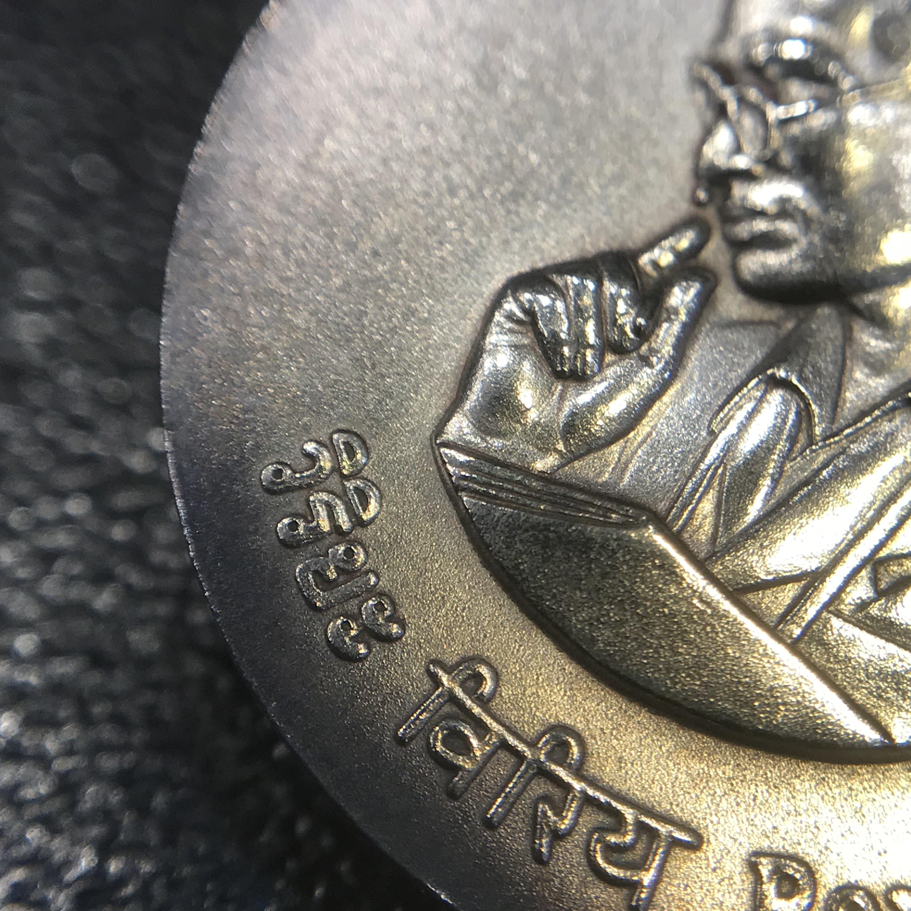 เหรียญพระมหาชนก พิมพ์เล็ก เนื้อเงิน ปี2542 พร้อมหนังสือครบชุด