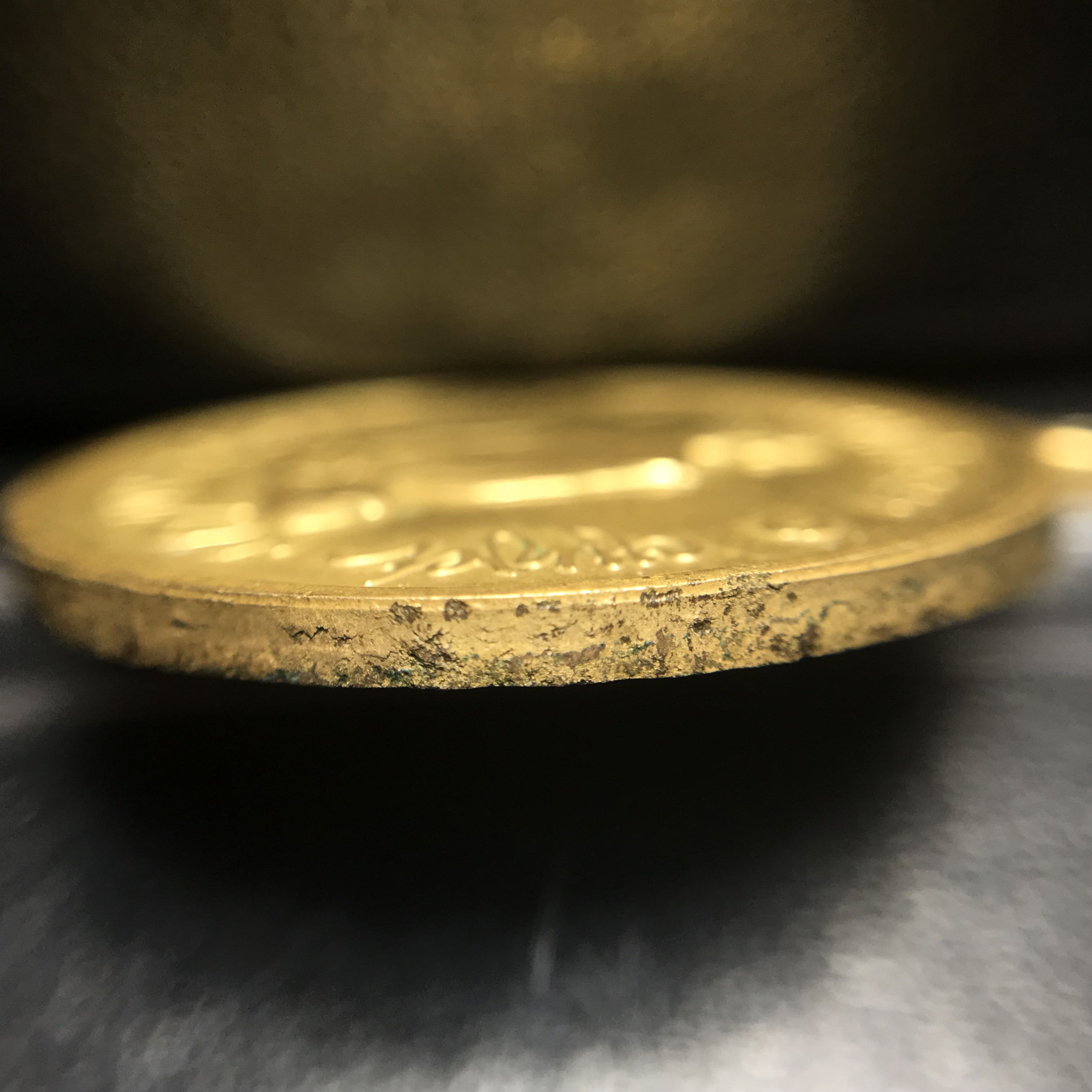 เหรียญทรงผนวช ในหลวงรัชกาลที่9 วัดบวรนิเวศวิหาร พ.ศ.2508 เนื้อทองเหลืองฝาบาตร พิมพ์ธรรมดา(เจดีย์ไม่เต็ม) บล็อกหลังอัลปาก้า สภาพสวยสุดๆคมๆหายาก