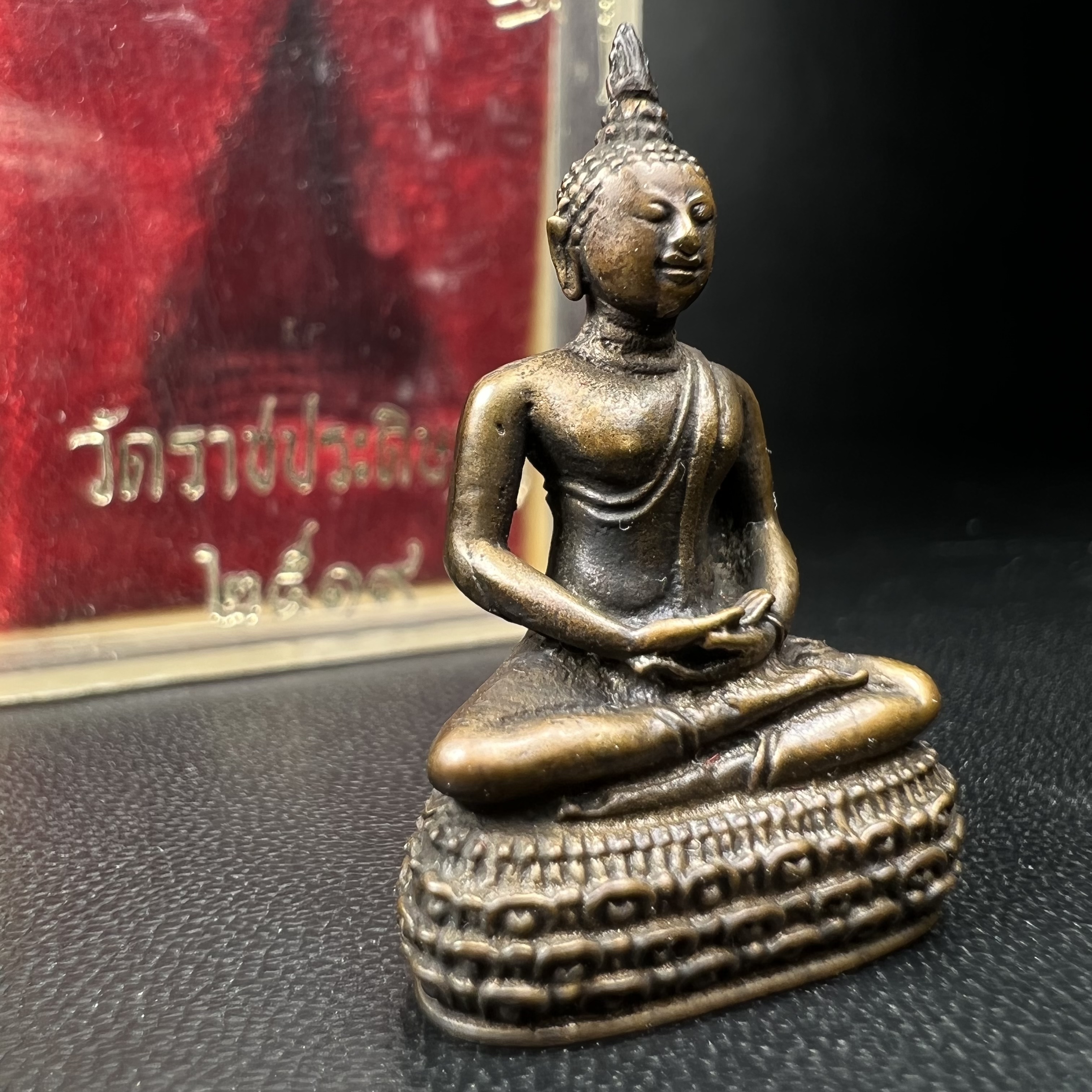 พระกริ่งพระพุทธสิหิงห์ วัดราชประดิษฐ์ ปี2519 เนื้อนวโลหะกล่องบรรจุเดิม(ในหลวงรัชกาลที่9เสด็จในพิธี)พระดี ปีลึก พิธีใหญ่