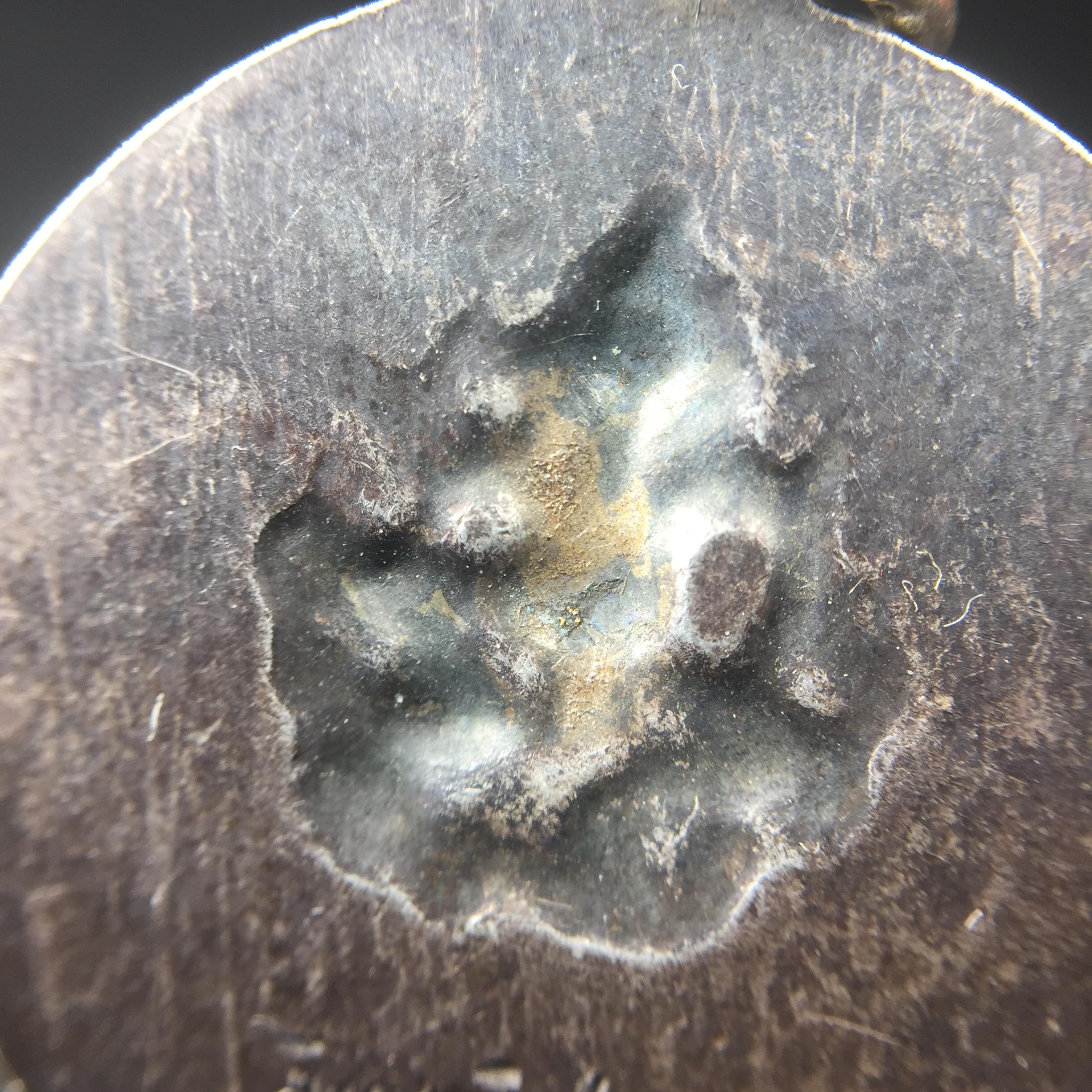 เหรียญพระพิฆเนศวร ปี 2513 จัดสร้างโดย "ท่านอาจารย์ ฉลาด เค้ามูลคดี" เนื้อเงินลงยา(สภาพสวยเดิม ผิวเงินเดิม ผิวลงยาติดเต็มไม่มีกระเทาะ)พิธีใหญ่เป็นเหรียญที่อยู่ในความนิยมสะสมของกลุ่มดารา ศิลปิน หายาก