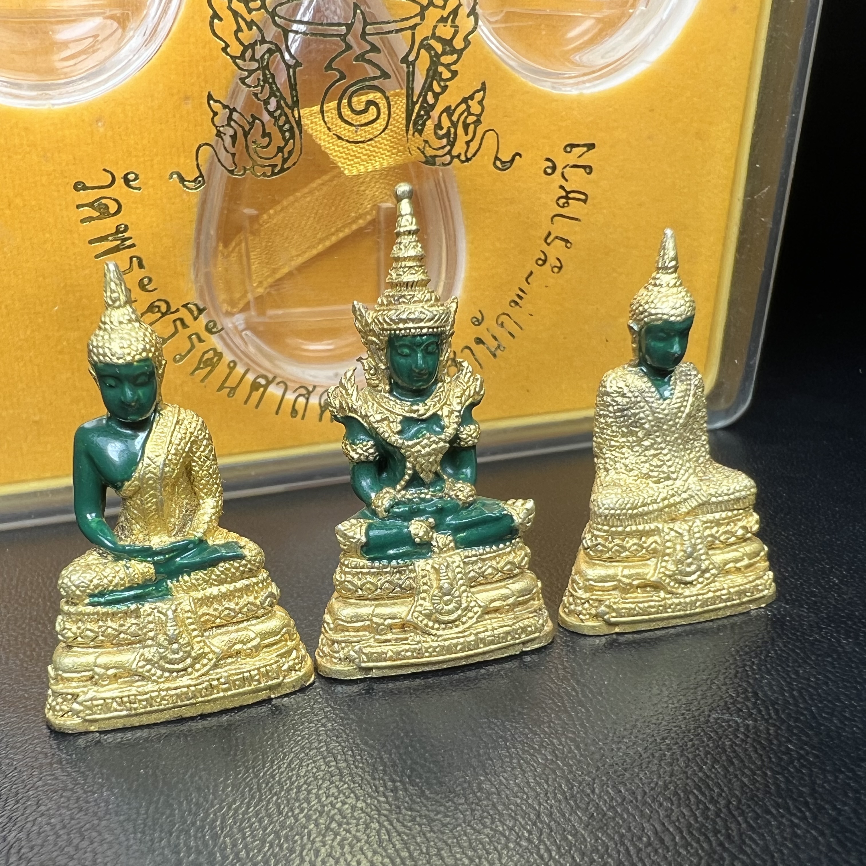 พระพุทธมหามณีรัตนปฏิมากร(พระแก้วมรกต) วัดพระศรีรัตนศาสดาราม สำนักพระราชวัง จัดสร้าง ชุด3 ฤดู ร้อน ฝน หนาว(บรรจุมวลสารใต้ฐาน)