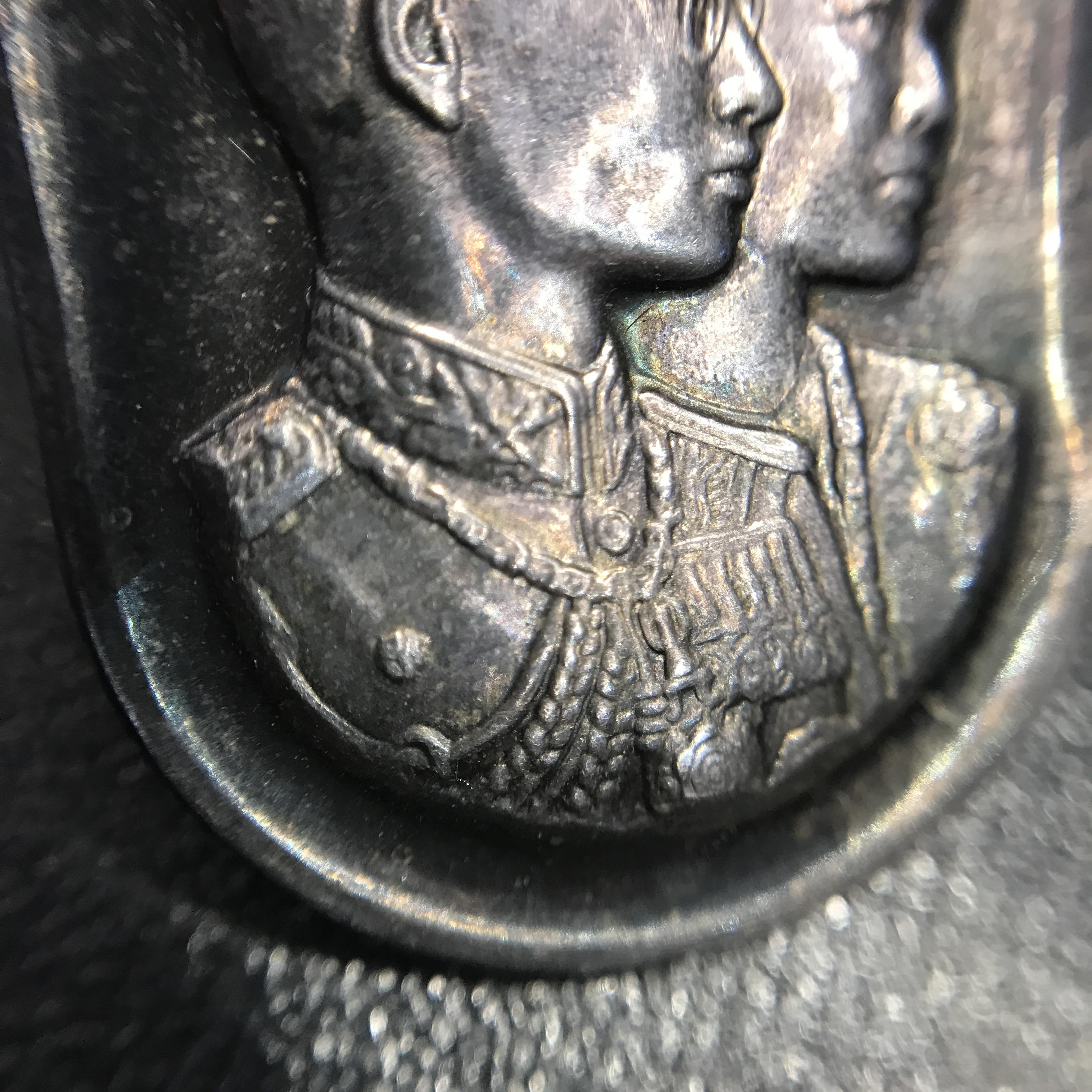 เหรียญสองพระองค์พระราชทาน ภปร. สก. เนื้อเงิน ปี2535 สภาพสวยผิวเดิมพร้อมกล่องเดิมๆ (หายาก)