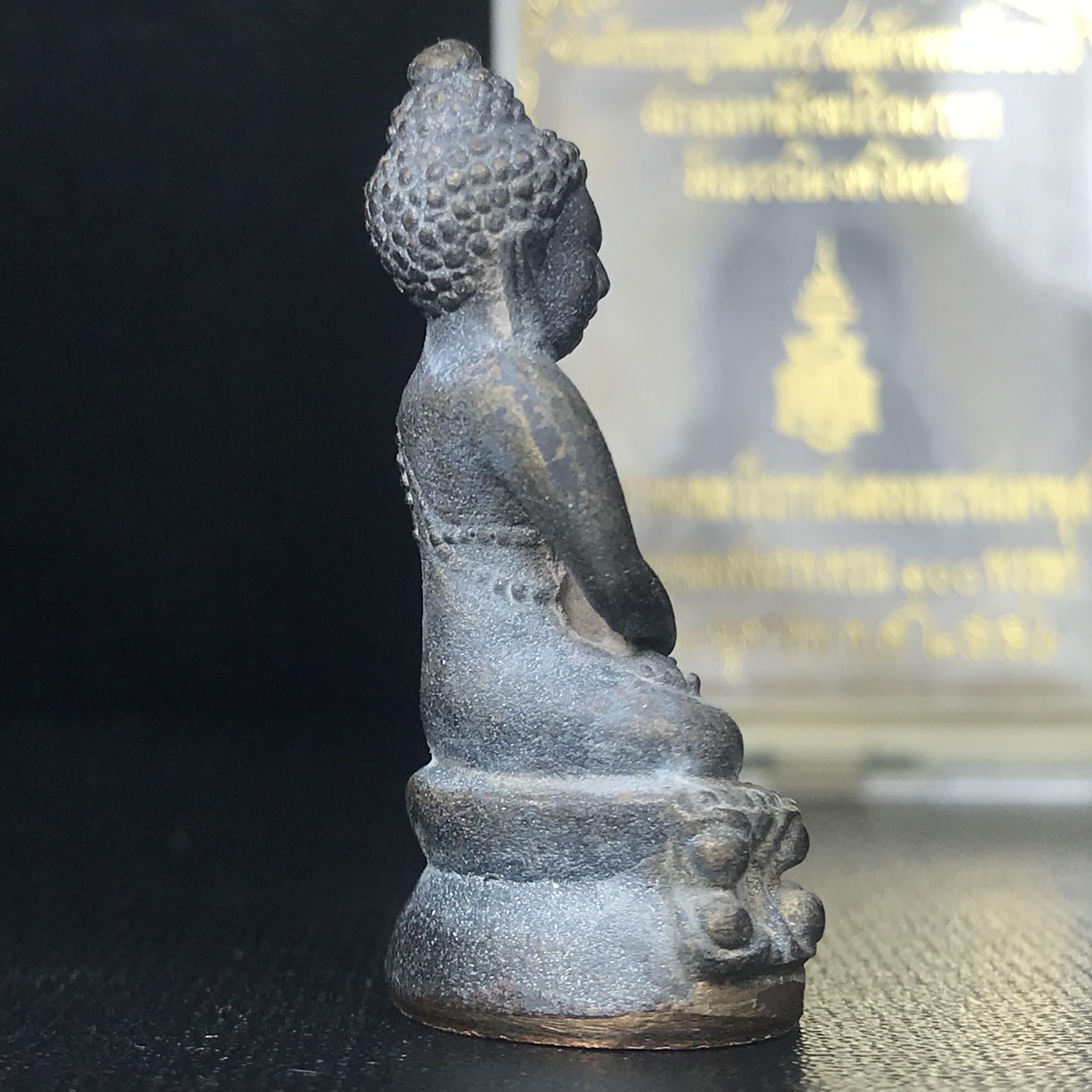 พระกริ่งชินบัญชรฉลองพระชันษา 100 ปี สมเด็จพระญาณสังวร วัดบวรนิเวศวิหาร ปี 2556 เนื้อนวโลหะผสมทองคำก้นทองแดง พิธีใหญ่ มวลสารเด่น นิยม(1 ใน 2556 องค์)