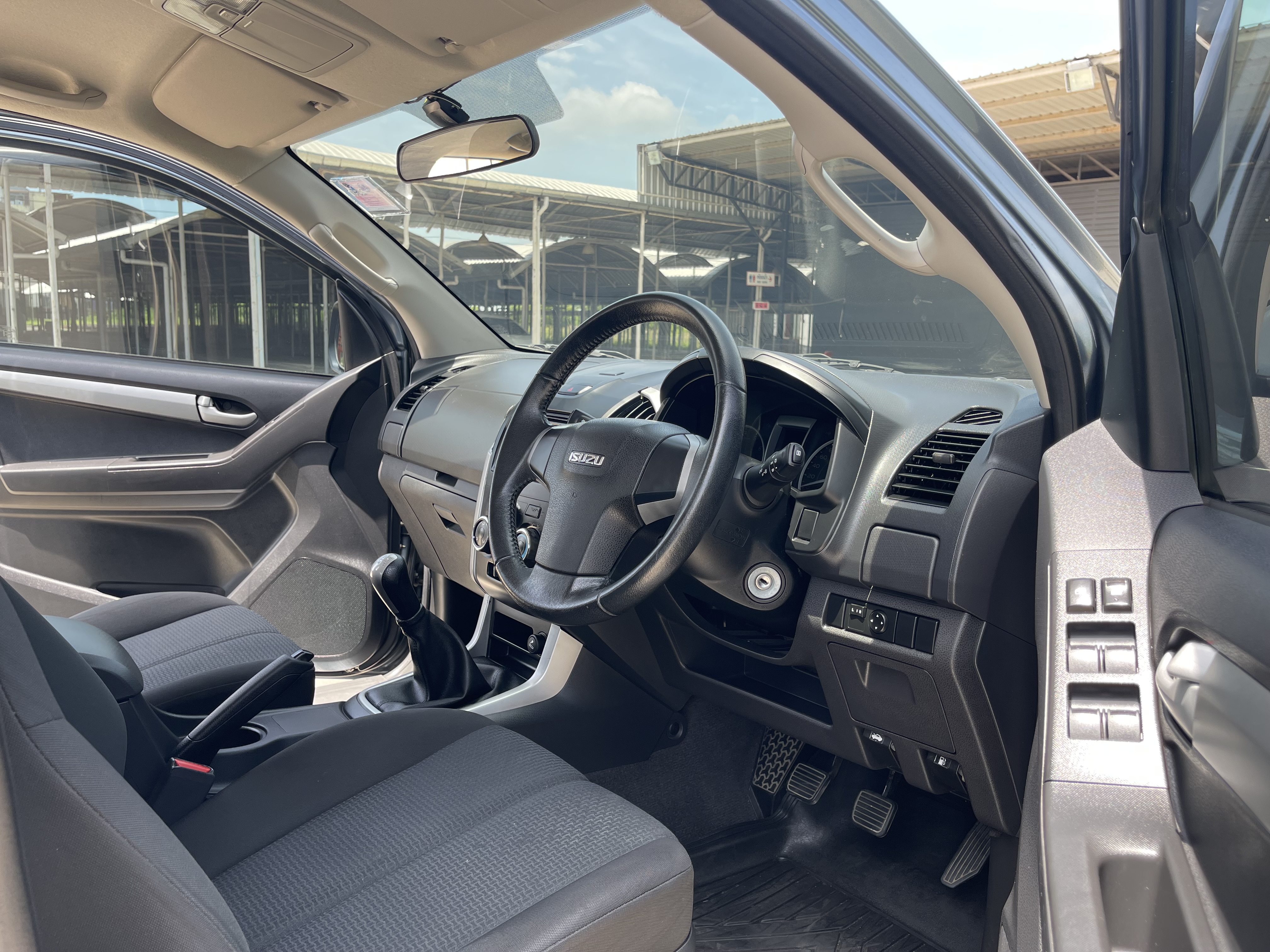 Isuzu Dmax All New 4ประตู Hilander 2.5 Vgs Z Dvd 2013 เทา