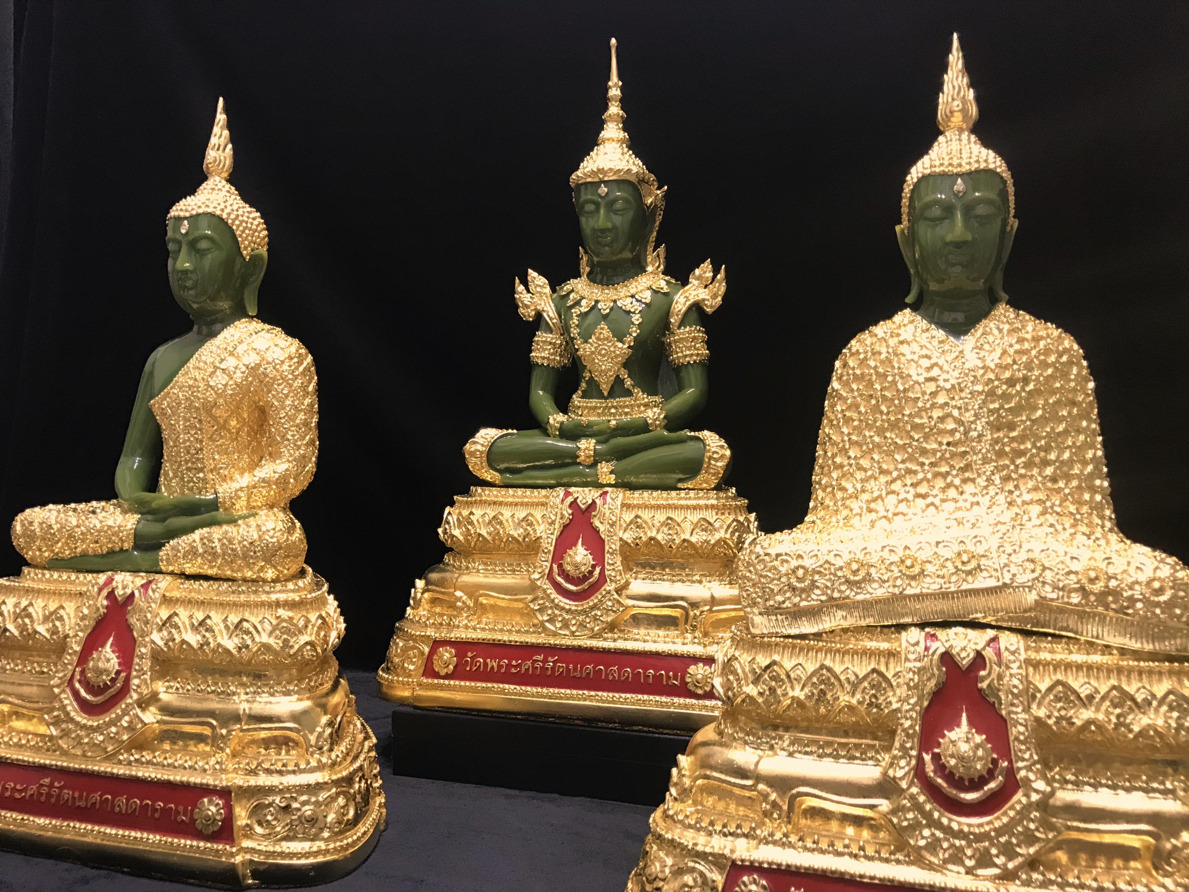 พระพุทธมหามณีรัตนปฏิมากร(พระแก้วมรกต) วัดพระศรีรัตนศาสดาราม สำนักพระราชวัง จัดสร้าง (บรรจุมวลสารใต้ฐาน)3ฤดู ขนาดหน้าตัก 9นิ้ว
