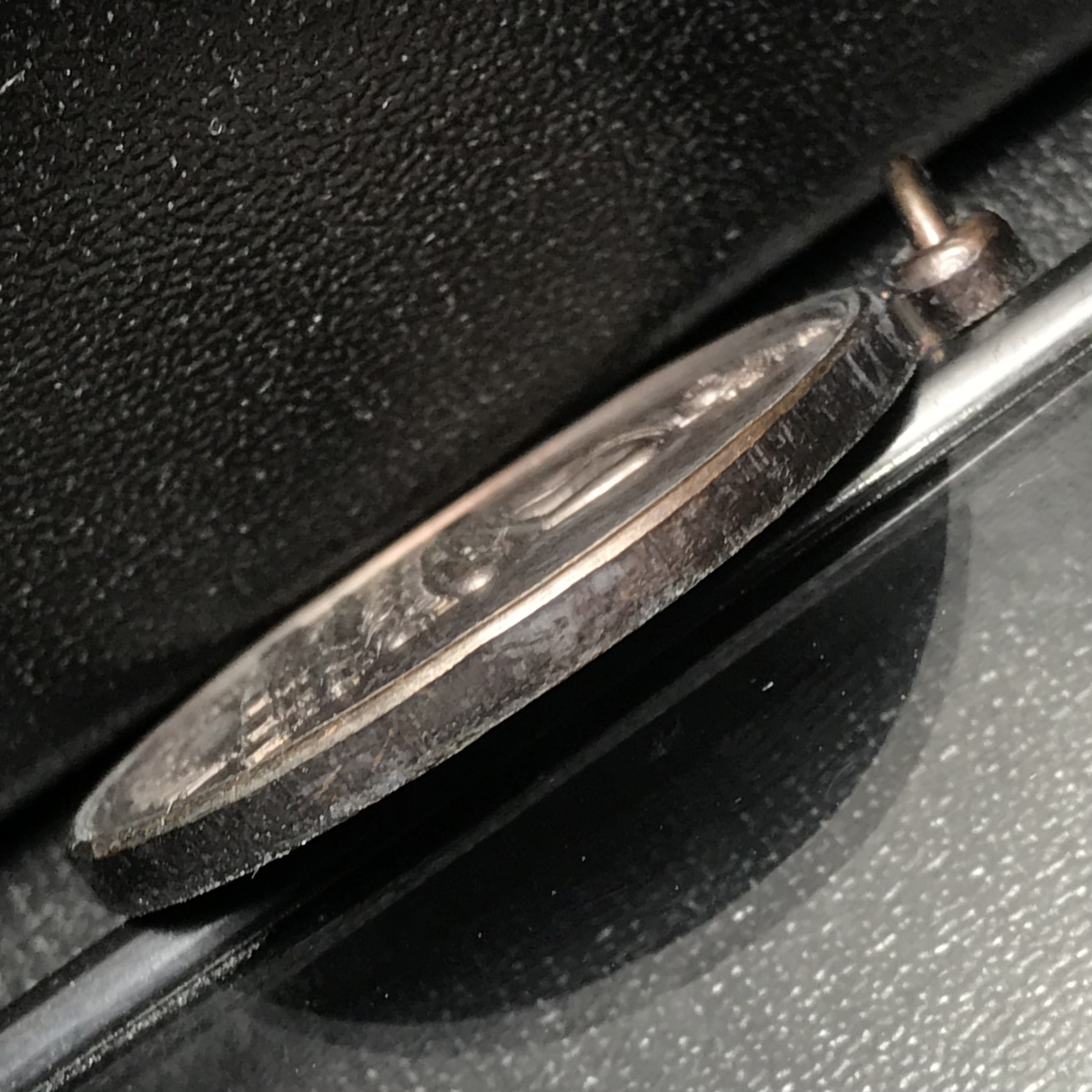 เหรียญพระพุทธสิหิงค์ ภปร. รุ่นมหาลัยธรรมศาสตร์ 60ปี พ.ศ.2537 พิมพ์เล็ก เนื้อทองแดงพร้อมซองบรรจุเดิม(ในหลวงรัชกาลที่9เสด็จในพิธี)(หลวงตามหาบัวร่วมปลุกเสก)