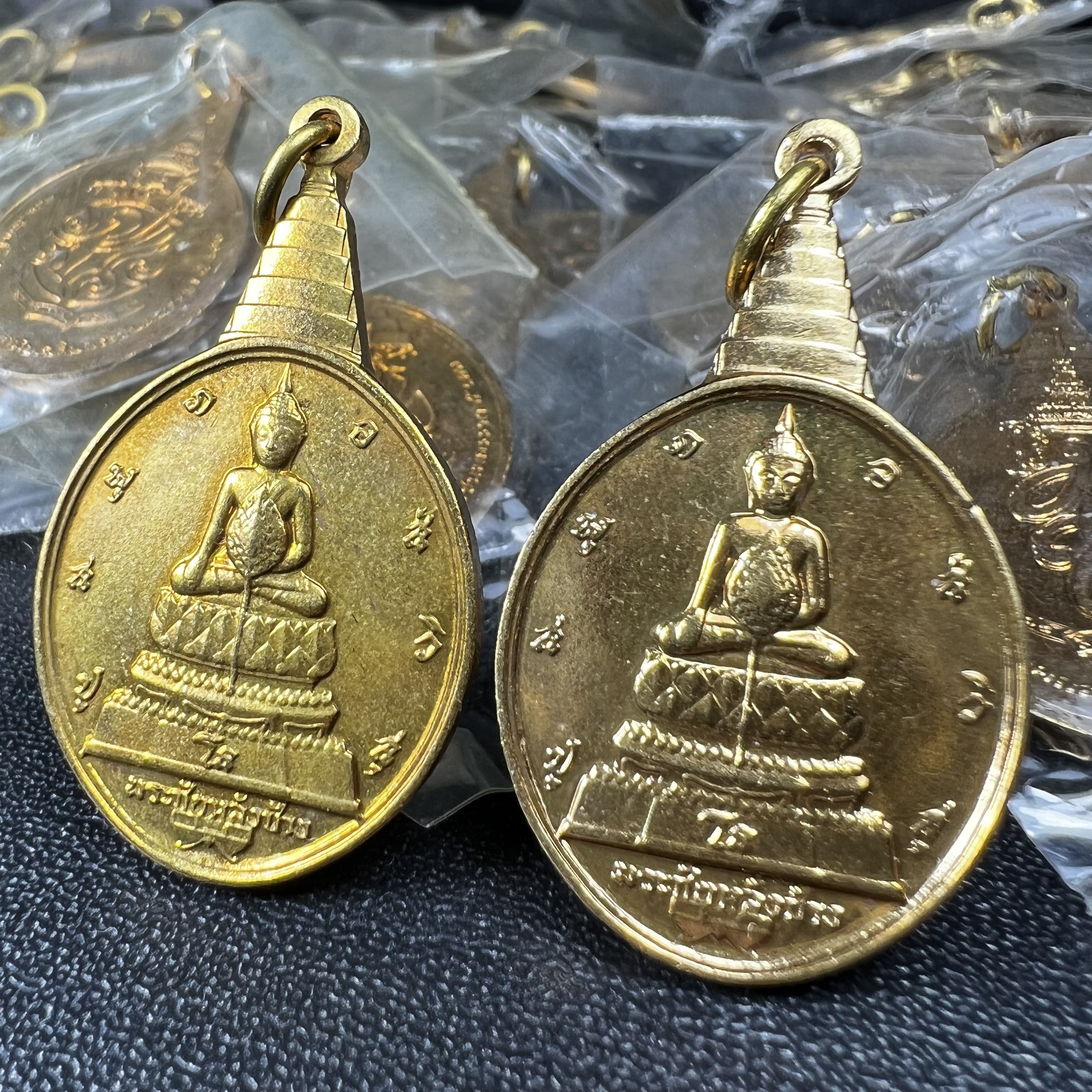 เหรียญพระชัยหลังช้าง ภปร. ปี 2530 + เหรียญพระชัยหลังช้าง สก. ปี 2535 (รวม2เหรียญ 1 คู่)คัดสภาพสวยซีนซองเดิม(พิธีใหญ่ นิยม)