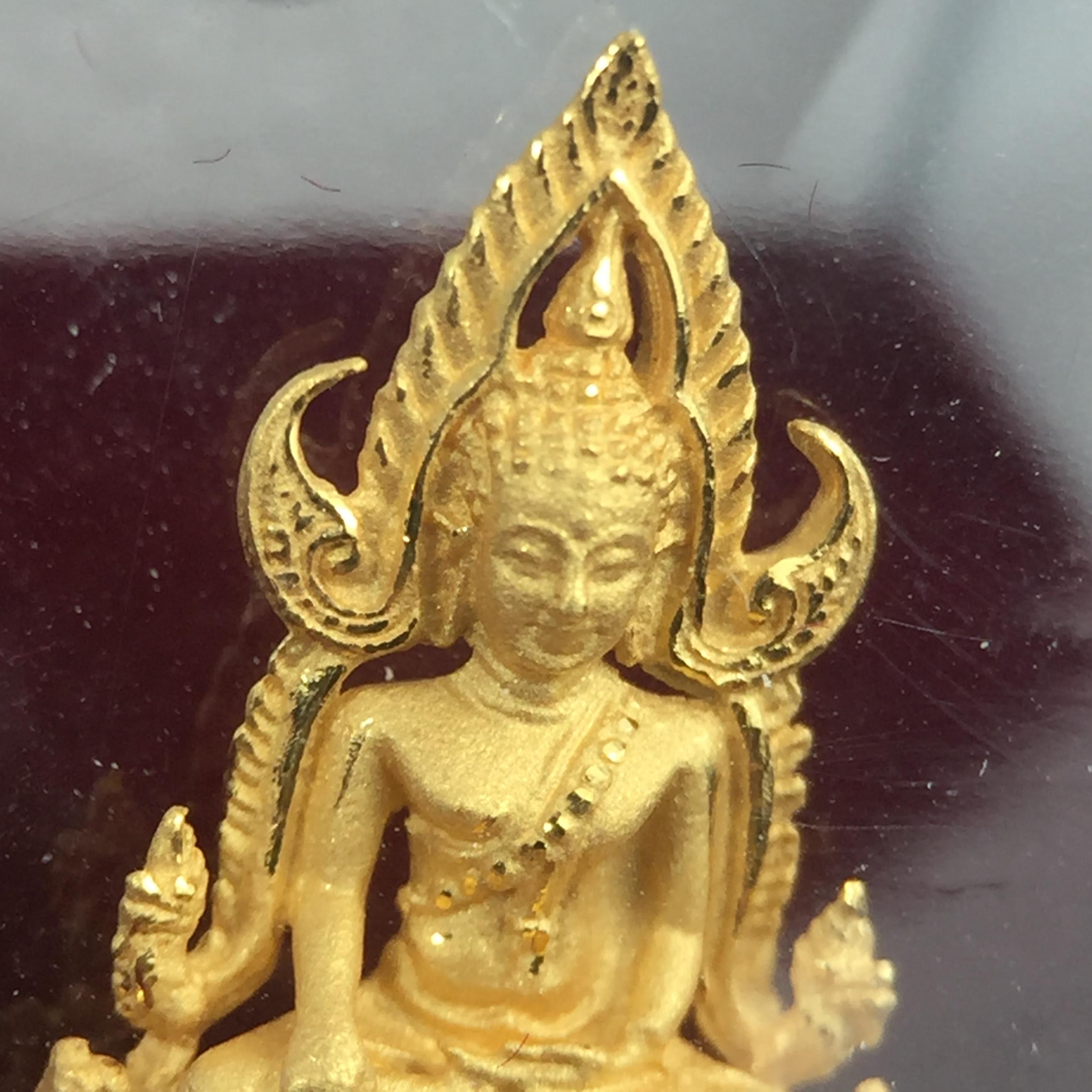 พระพุทธชินราช รุ่น ประวัติศาสตร์ มูลนิธิเพื่อตำรวจไทยจัดสร้าง ปี 2562 เนื้อทองคำขัดเงา พิมพ์ลอยองค์จิ๋ว(ขนาดสูง 1.5 ซม.) (สภาพ สวย ซีนซองเดิม กล่องบรรจุเดิมครบสมบูรณ์)