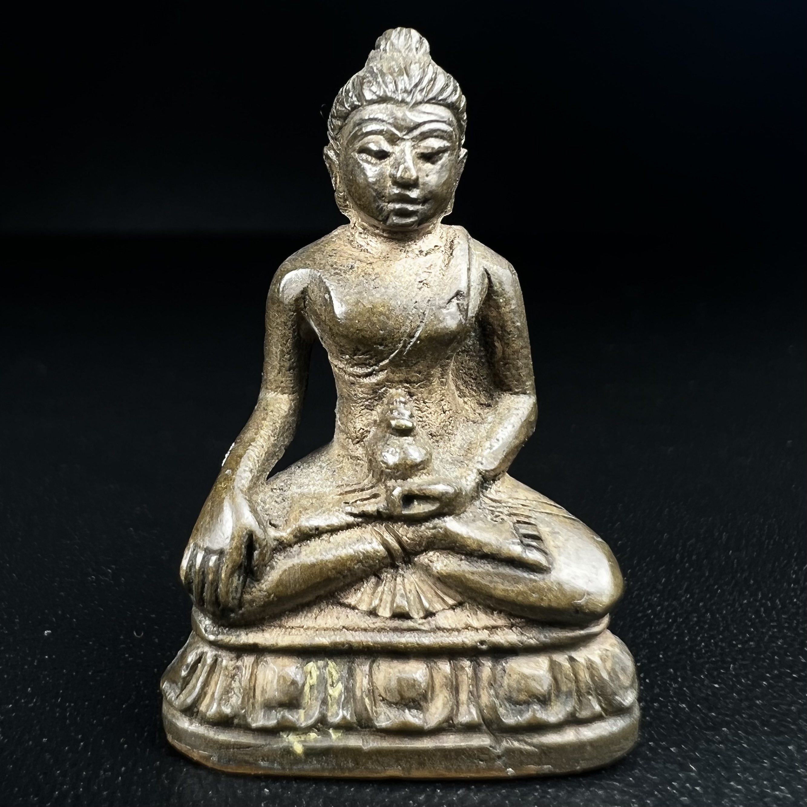 พระกริ่งวชิรมงกุฎ ฉลอง 100 ปี วัดมกุฎกษัติยาราม ปี 2511 "พิมพ์ใหญ่"(นิยมหายาก) เนื้อนวโลหะ(ในหลวง ร.9 เสด็จเททอง)(พิธีใหญ่ ปีลึก เกจิในยุคร่วมพิธี)