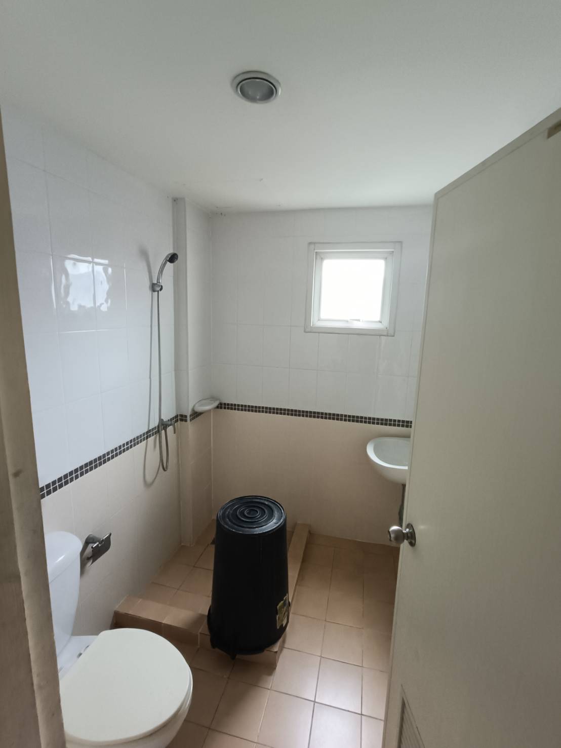 For Sales : Thalang, 4-Storey Commercial Building, 6 bedroom 6 bathroom