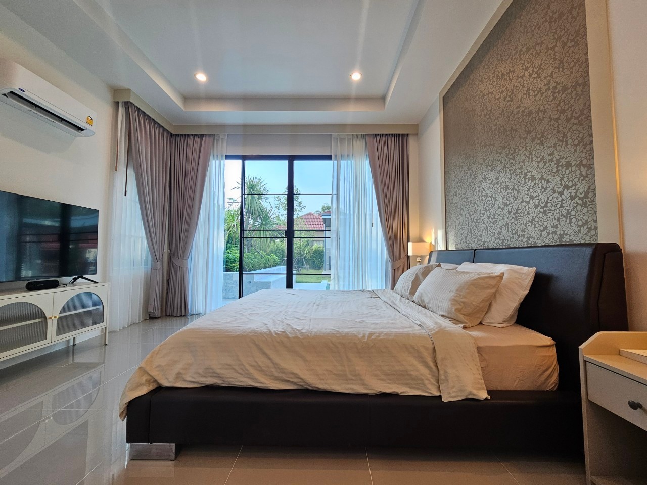 For Rent : Thalang, Private pool villa modern luxury style, 2 Bedrooms 3 Bathrooms