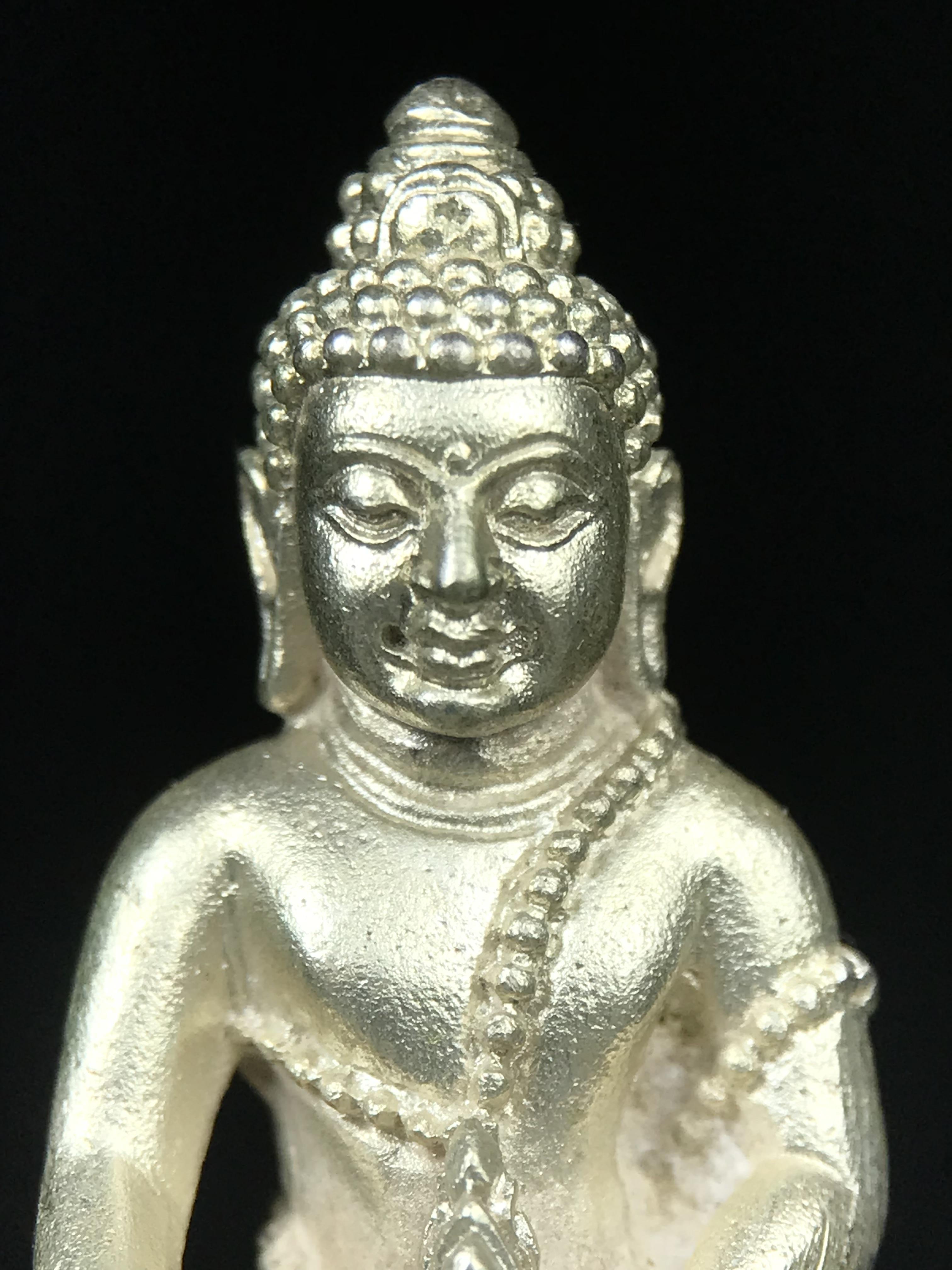 พระกริ่งศิรากาศ ภปร.(พระกริ่งคุ้มเกล้า)วัตถุมงคล"คุ้มเกล้าฯ" มูลนิธิ “คุ้มเกล้า” ในพระบรมราชูปถัมภ์ จัดสร้าง โรงพยาบาลภูมิพล เนื้อเงิน(พิมพ์หน้าไทย)(สภาพผิวขึ้นน้ำทองทั่วองค์สวยมากมาก!!)(ในหลวงรัชกาลที่9เสด็จเททอง)(พิธีใหญ่)(นิยม)