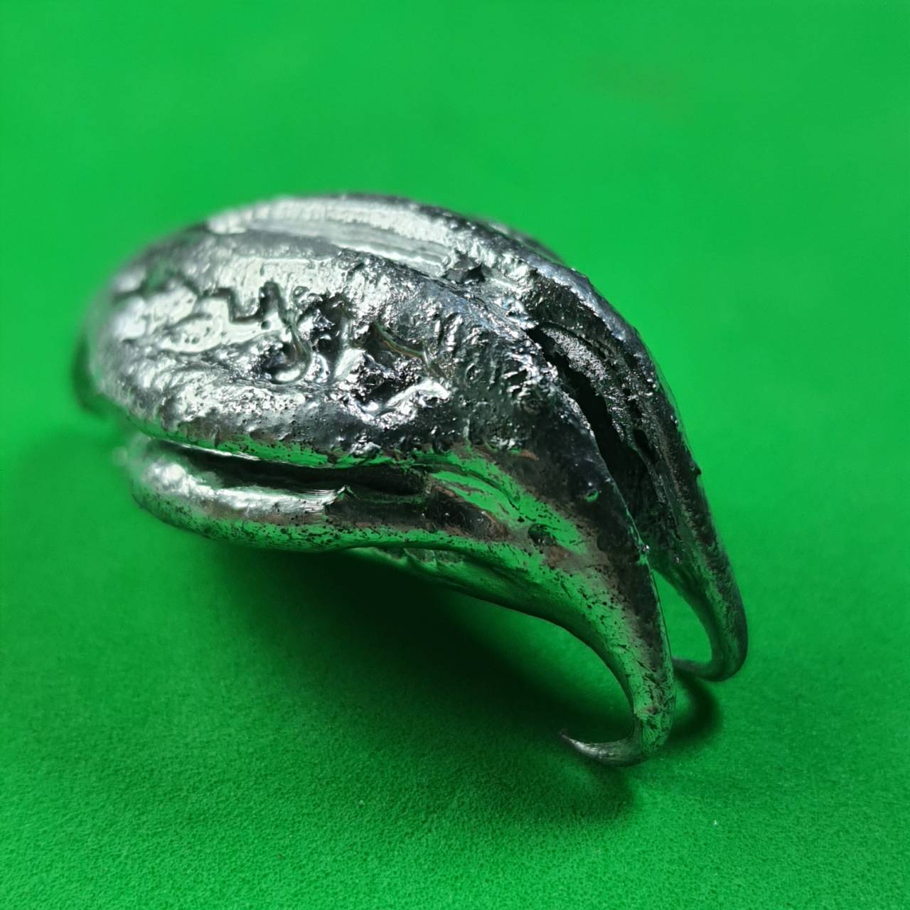 ของป้องกัน พญาเล็บครุฑ สีเงิน ป้องกันภัย เพิ่มอำนาจ เกี่ยวเงินทอง เล็บครุฑ เล็บพญาครุฑ ผลเล็บครุฑ