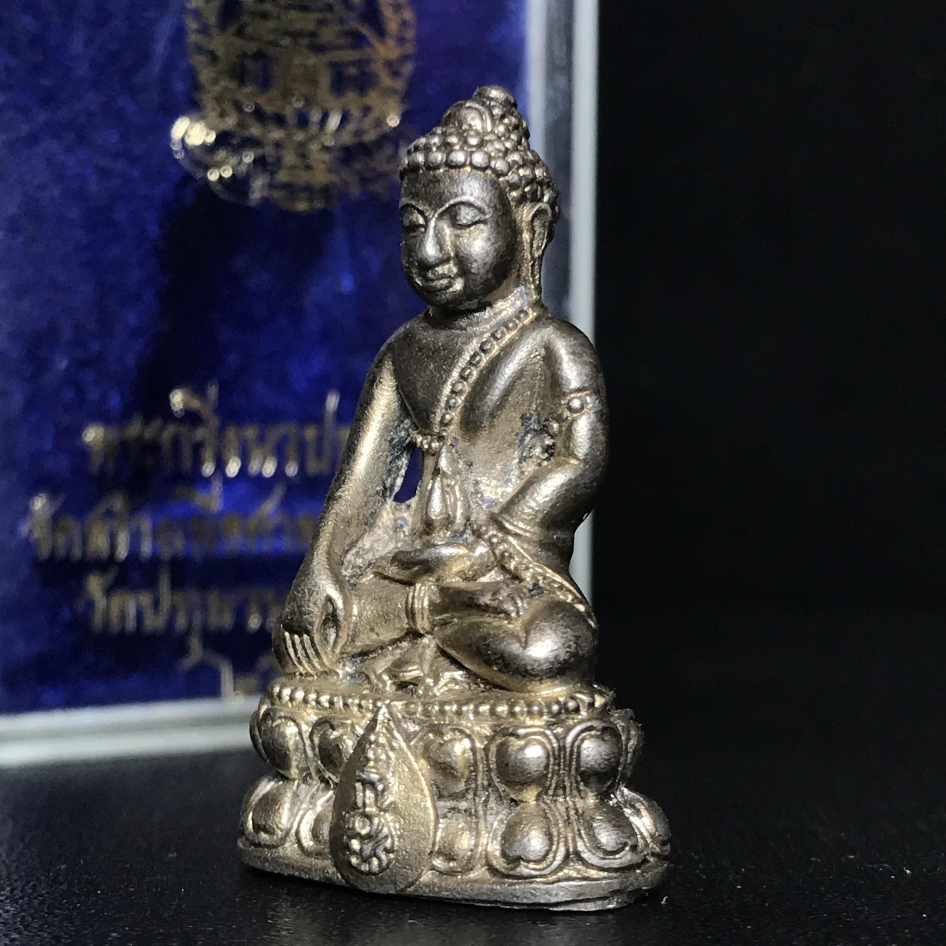 พระกริ่งนวปทุม ภปร. วัดปทุมวนาราม เนื้อเงิน ปี2535(ในหลวงรัชกาลที่9เสด็จเททอง)หายาก 1ใน3000องค์