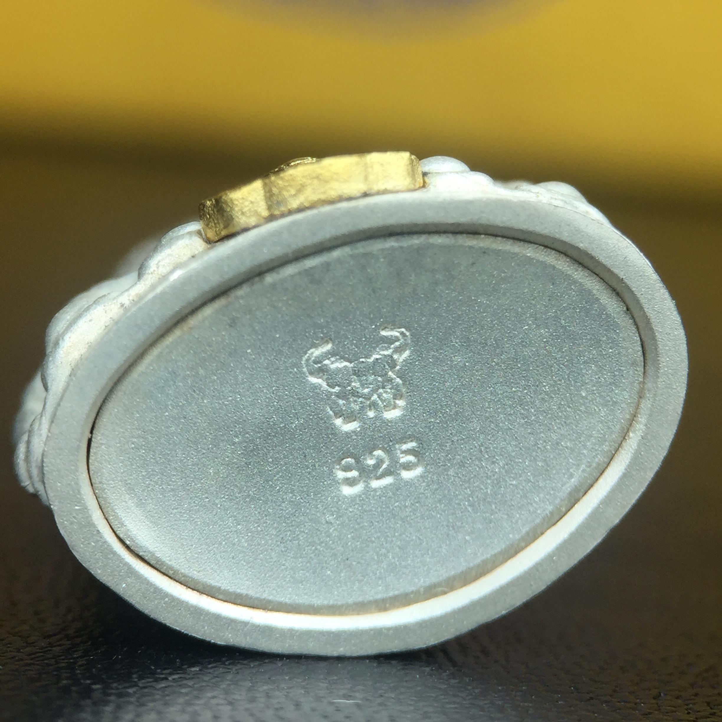 พระกริ่งสมเด็จญาณ วัดบวรนิเวศวิหาร เนื้อเงินบริสุทธิ์ 92.5% ตรากาญจนาภิเษกทองคำ(เนื้อทองคำแท้) พระราชทานแจกเมื่อ 3 ตุลาคม 2538 จัดสร้างในวโรกาส สมเด็จพระญาณสังวร สมเด็จพระสังฆราช ฉลองพระชนมายุครบ 82 พรรษา และฉลองครองราชสมบัติครบ 50 ปี รัชกาลที่ 9(หายาก)