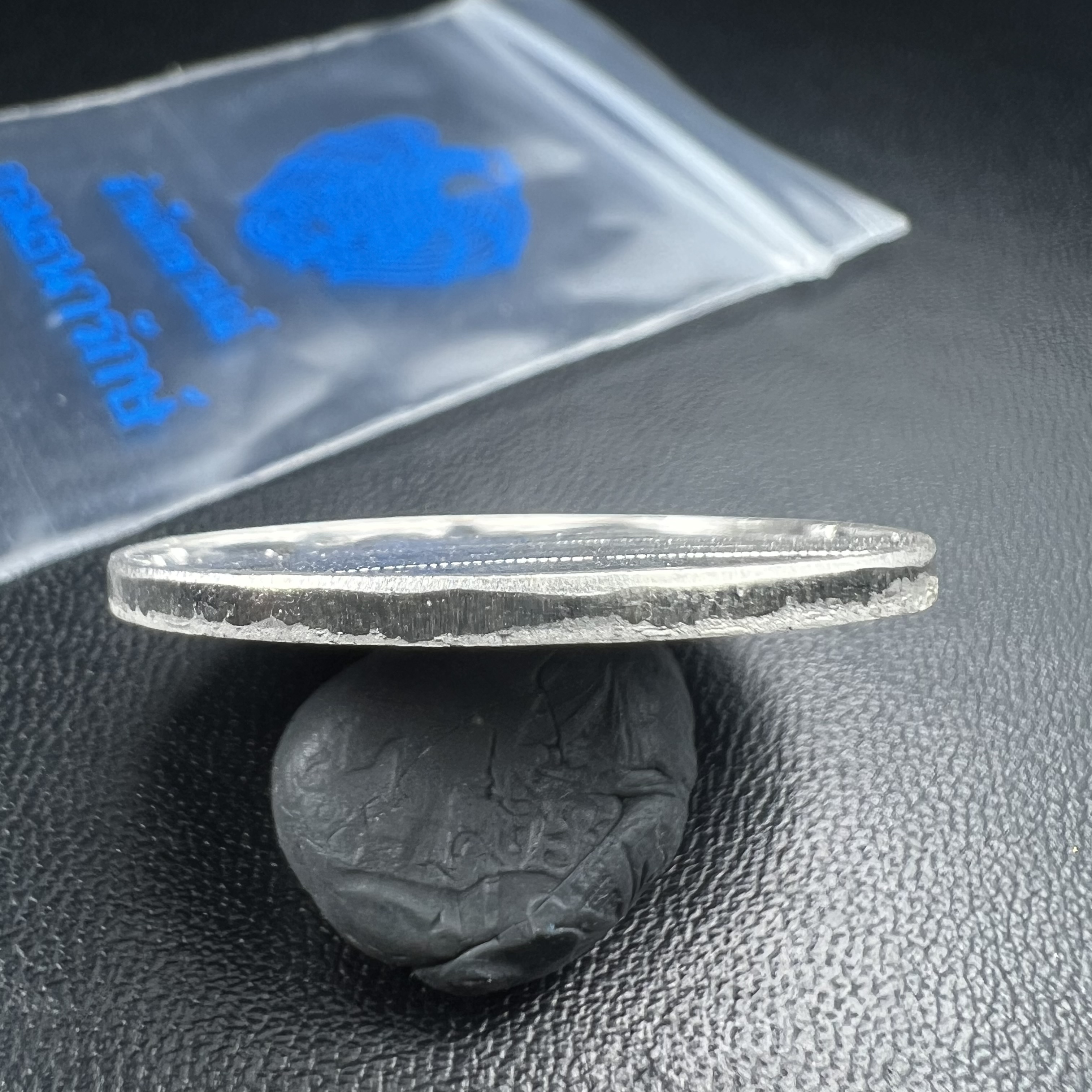 เหรียญพระนอน พระพุทธปรางค์ไสยาสน์ วัดพระเชตุพลวิมลมังคลาราม (วัดโพธิ์) หลัง ภปร. มหามงคลเฉลิมพระชนมพรรษาในหลวงรัชกาลที่9 ครบ 5 รอบ 60 พรรษา ปี 2530 (คัดสภาพสวยซีนซองเดิม)(เนื้อเงินพบเจอน้อยหายาก)เหรียญดี..พิธีใหญ่..พุทธคุณเยี่ยม