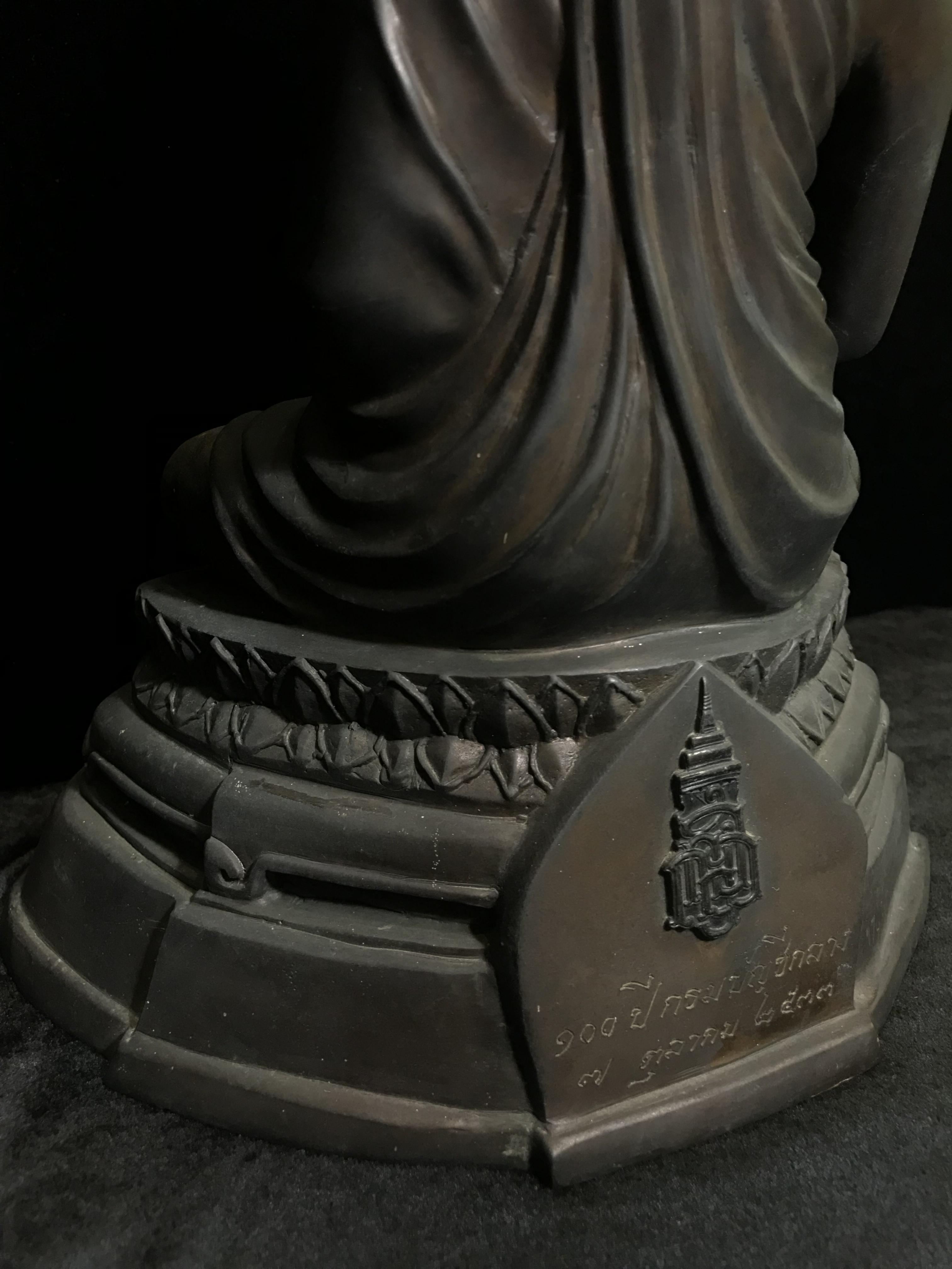 พระพุทธสิทธัตถศาสดา 100 ปี กรมบัญชีกลาง พ.ศ. 2533(รุ่นแรก) เนื้อโลหะสำริด รมมันปู หน้าตัก 5.9 นิ้ว (พิธีใหญ่ ศิลป์สวย หายาก)