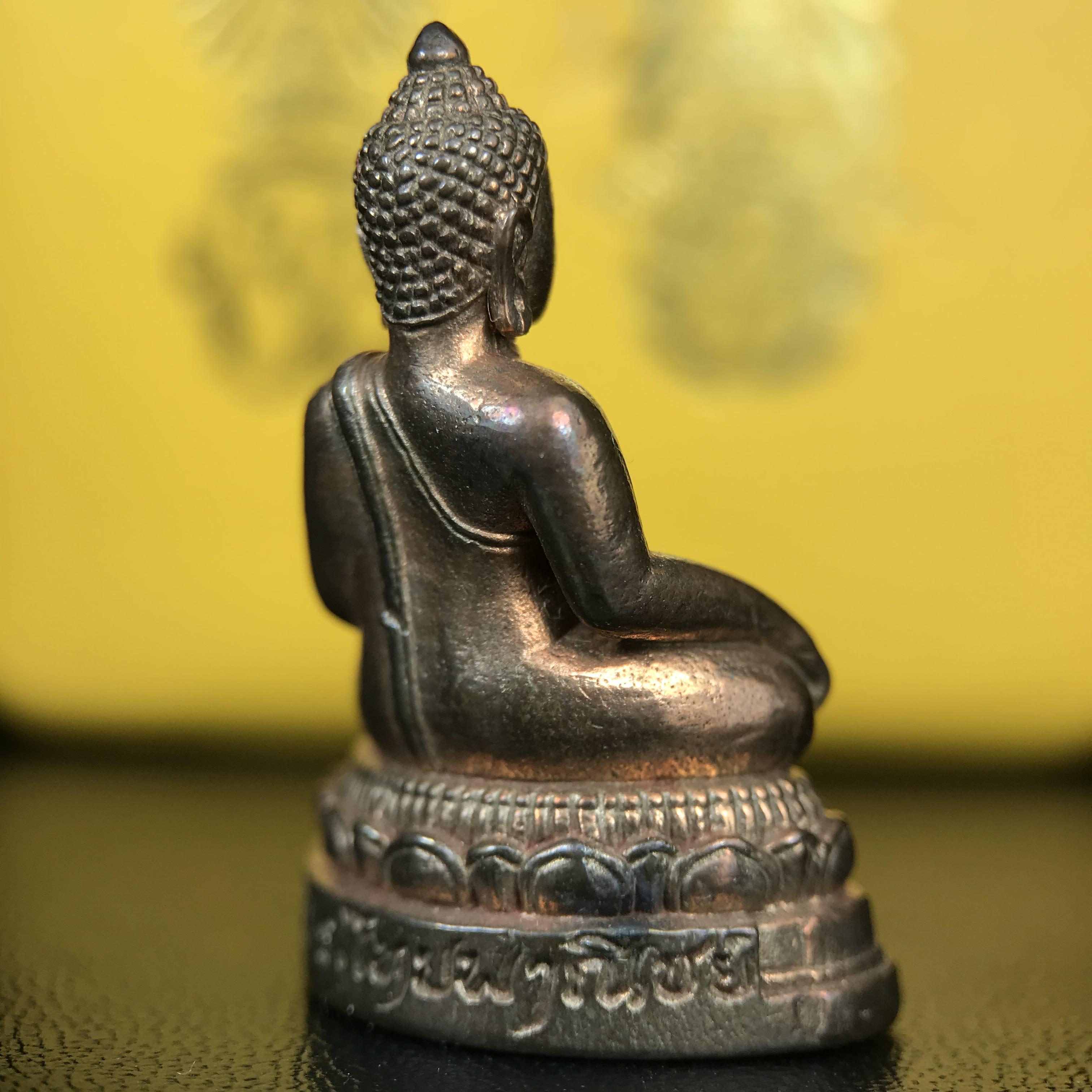 พระกริ่งพระพุทธนรสีห์ จปร.+ภปร. ครบรอบ 100 ปี ธนาคารไทยพาณิชย์ ปี 2550 พระกริ่งเนื้อนวโลหะพิเศษ(หล่อในพิธีเททอง)(หายาก)(พุทธศิลป์งดงาม)ด้านหน้าฐานประดับด้วยตราสัญลักษณ์ "จปร" และ "ภปร" (องค์เทหล่อในพิธีสร้างน้อย หายากมาก)1 ใน 1000 องค์