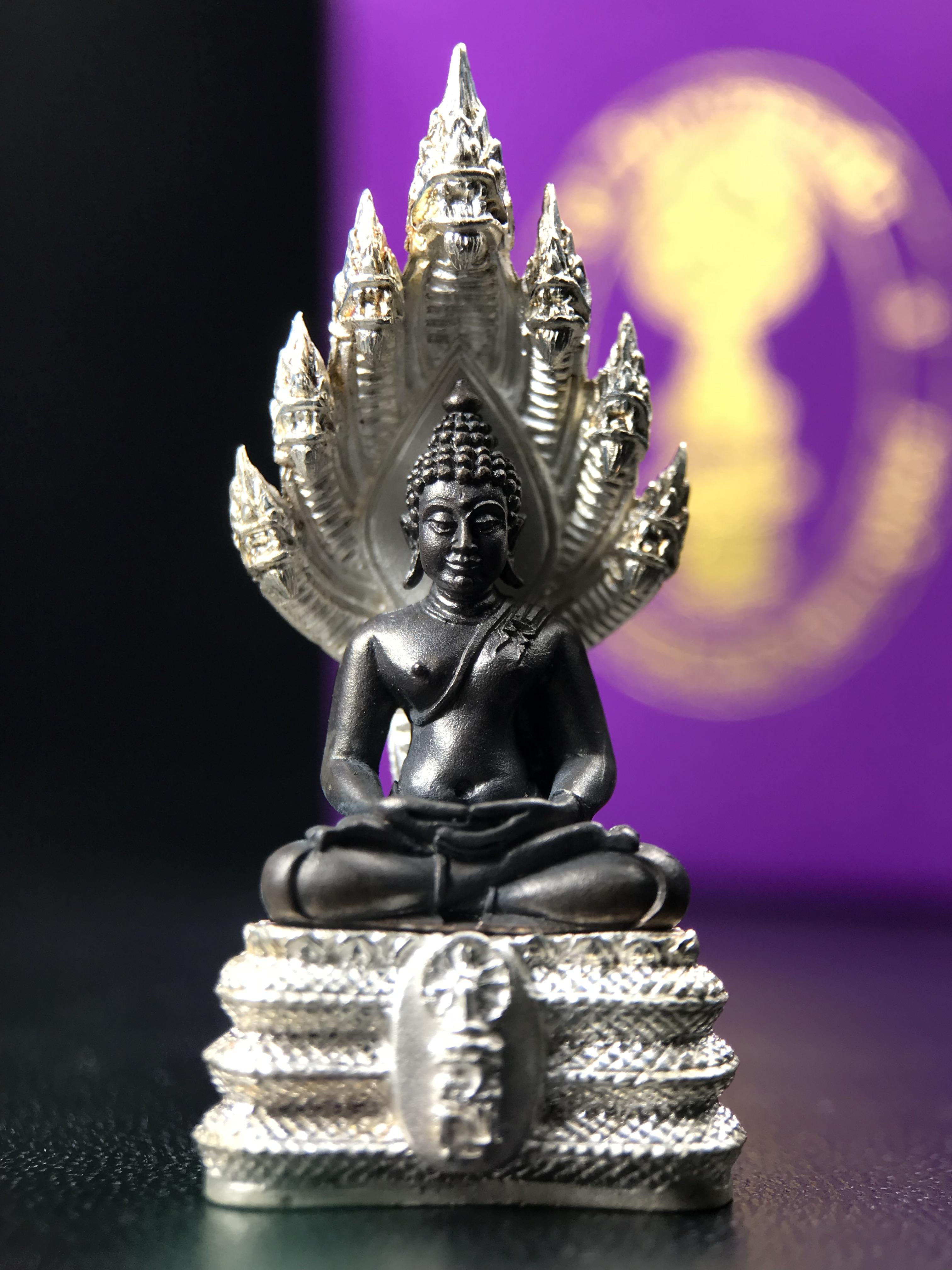 พระนาคปรก สธ. รุ่นสร้างพระอุโบสถเฉลิมพระเกียรติ 4 รอบ 84 พรรษา สมเด็จพระเทพรัตนราชสุดาฯ วัดบวรนิเวศวิหาร ปี 2543 พิมพ์ใหญ่ องค์พระเนื้อนวโลหะ ฐานนาคปรกเนื้อเงิน(สภาพ สวย )พิธีใหญ่ พุทธศิลป์งดงาม หายาก(องค์หมายเลขสวย ๒๖๖) (1 ใน 1999 องค์)