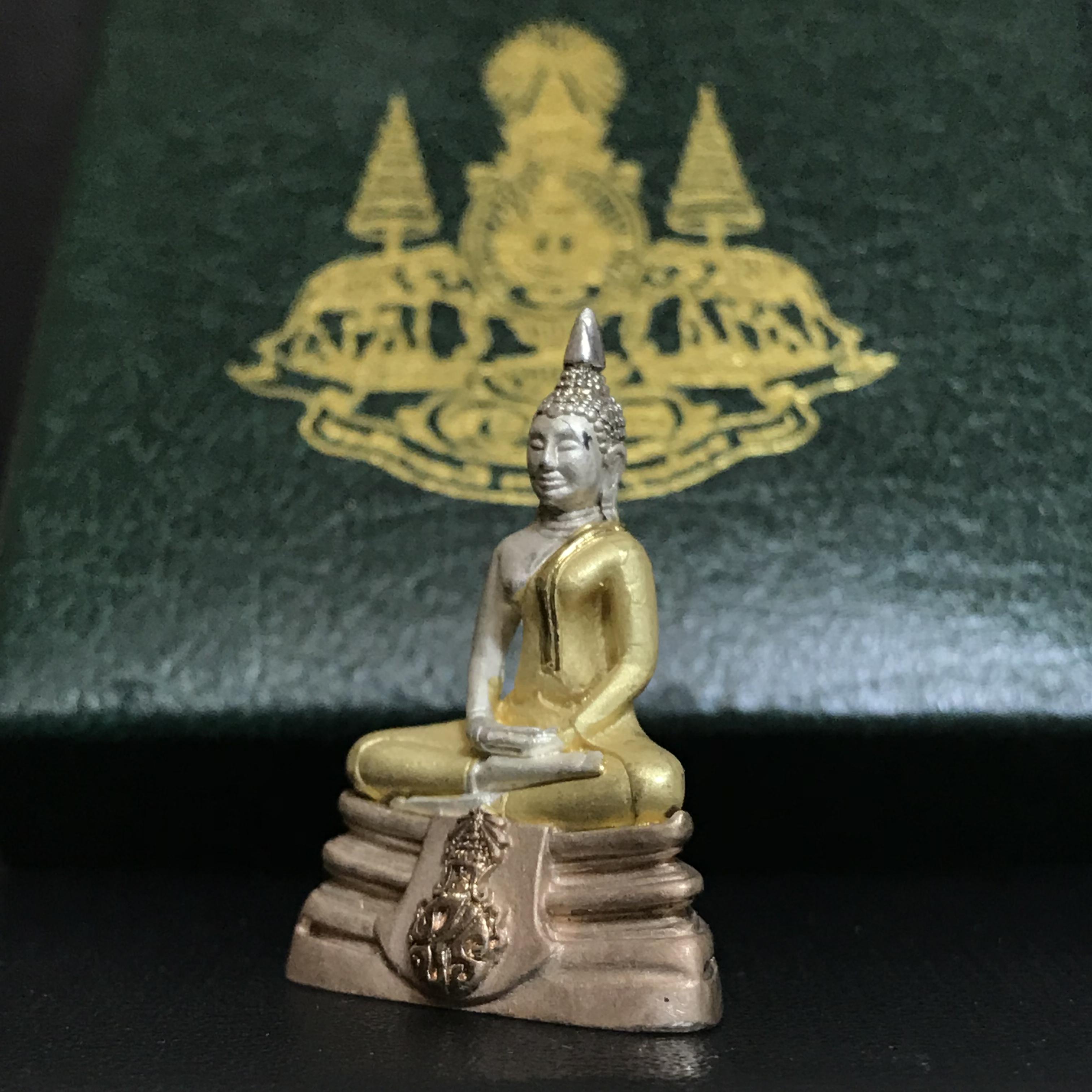 พระกริ่งพระพุทธโสธร ภปร. รุ่นย้อนยุค เนื้อเงินสามกษัตริย์ ปี2539 ครองสิริราชสมบัติครบ 50 ปี