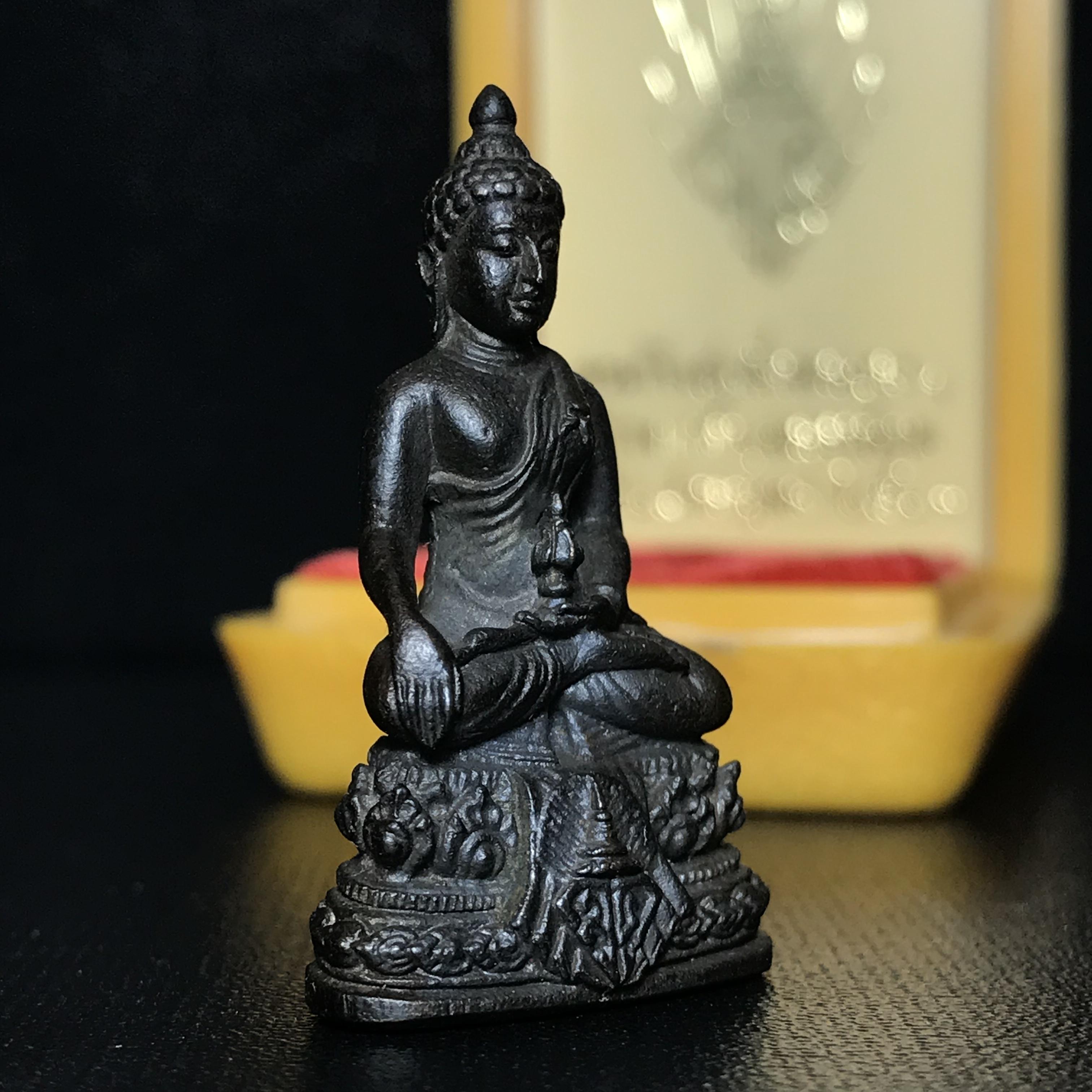 พระกริ่ง มวก(รุ่นแรก)พระราชทาน ปี2523 วัดบวรนิเวศ เนื้อนวโลหะกล่องบรรจุเดิม(หลวงปู่โต๊ะปลุกเสก)