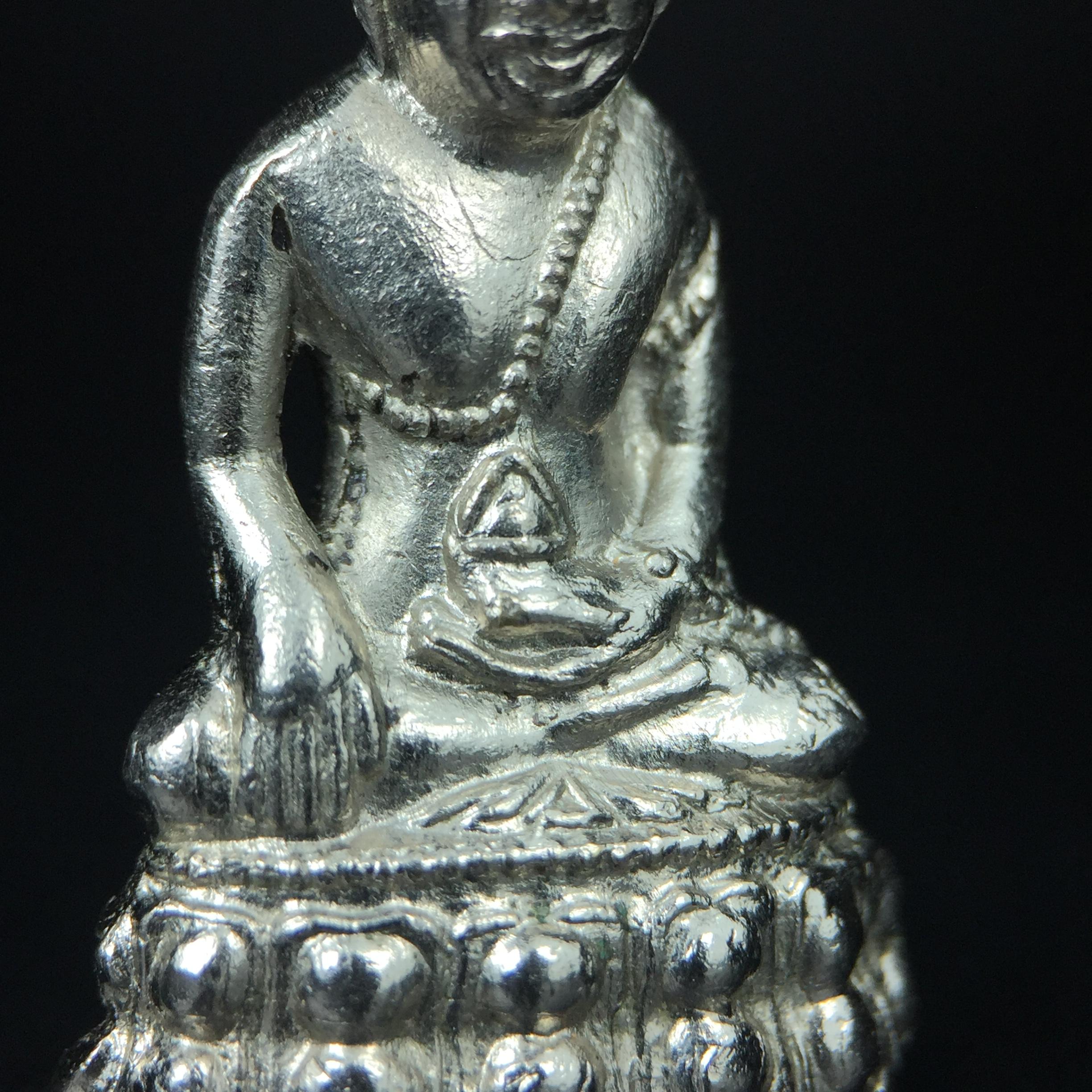 พระกริ่งโสฬส (มปร.) วัดราชประดิษฐ์ ปี 2515 เนื้อกะไหล่เงิน(กรรมการ)(กะไหล่เงินเดิมหายาก) เนื้อกะไหล่ทองเดิม สร้างน้อย หายาก หลวงปู่ทิม ปลุกเสก(ในหลวงรัชกาลที่9 เสด็จเททอง)พระดี พิธีใหญ่