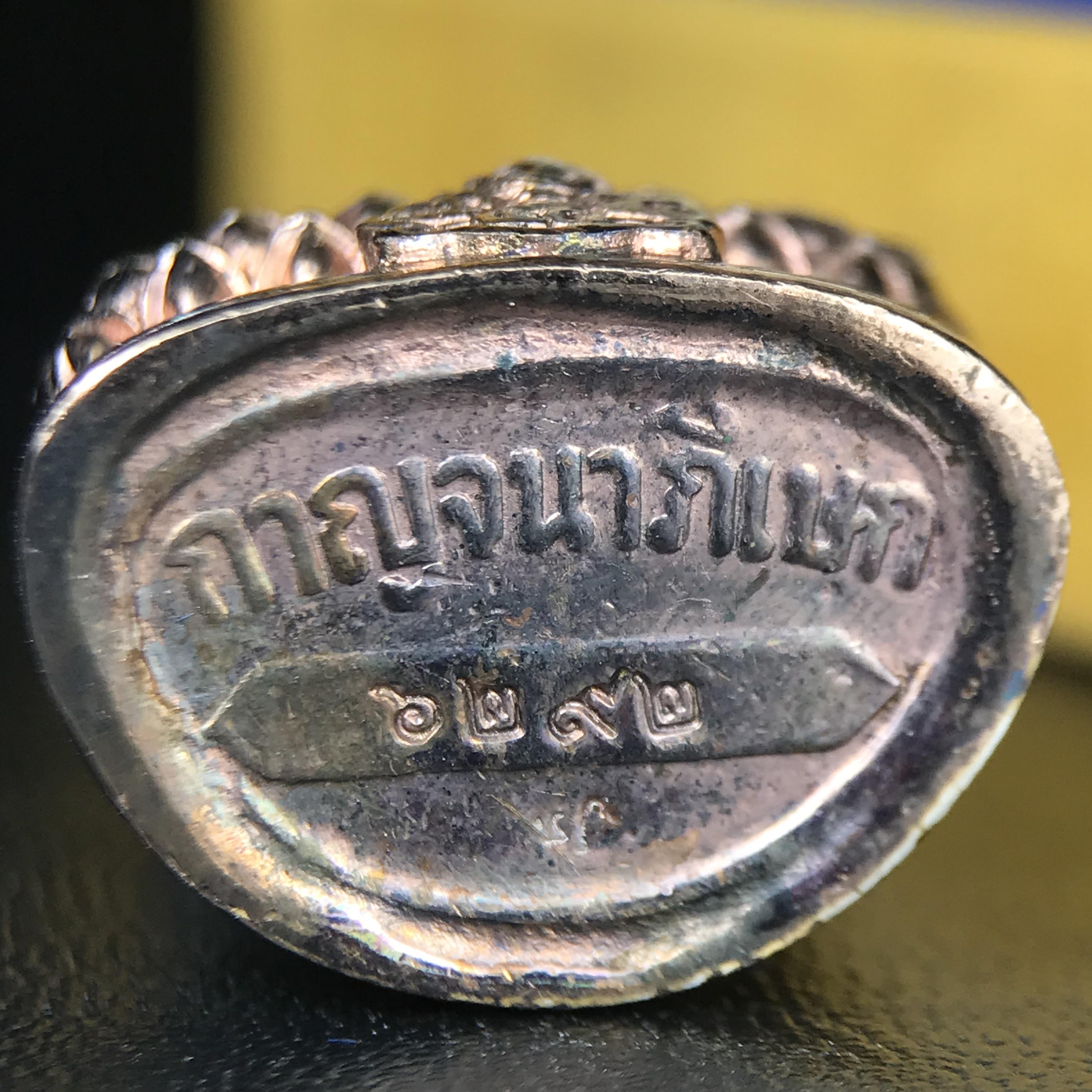 พระกริ่งจีน "ต้าเยิ่นถะ" ชุดกาญจนาภิเษกครองราชย์ 50 ปี วัดบวรนิเวศวิหาร ปี 2538 เนื้อเงินสามกษัตริย์ 99.99% สูง 3.8 ซม. (สภาพผิวสวยเดิมติดรุ้งๆ พิธีใหญ่ พุทธศิลป์งดงาม) สภาพสวยเดิมพร้อมกล่องบรรจุเดิม ***ตอกโค๊ดหมายเลข ๖๒๙๒***