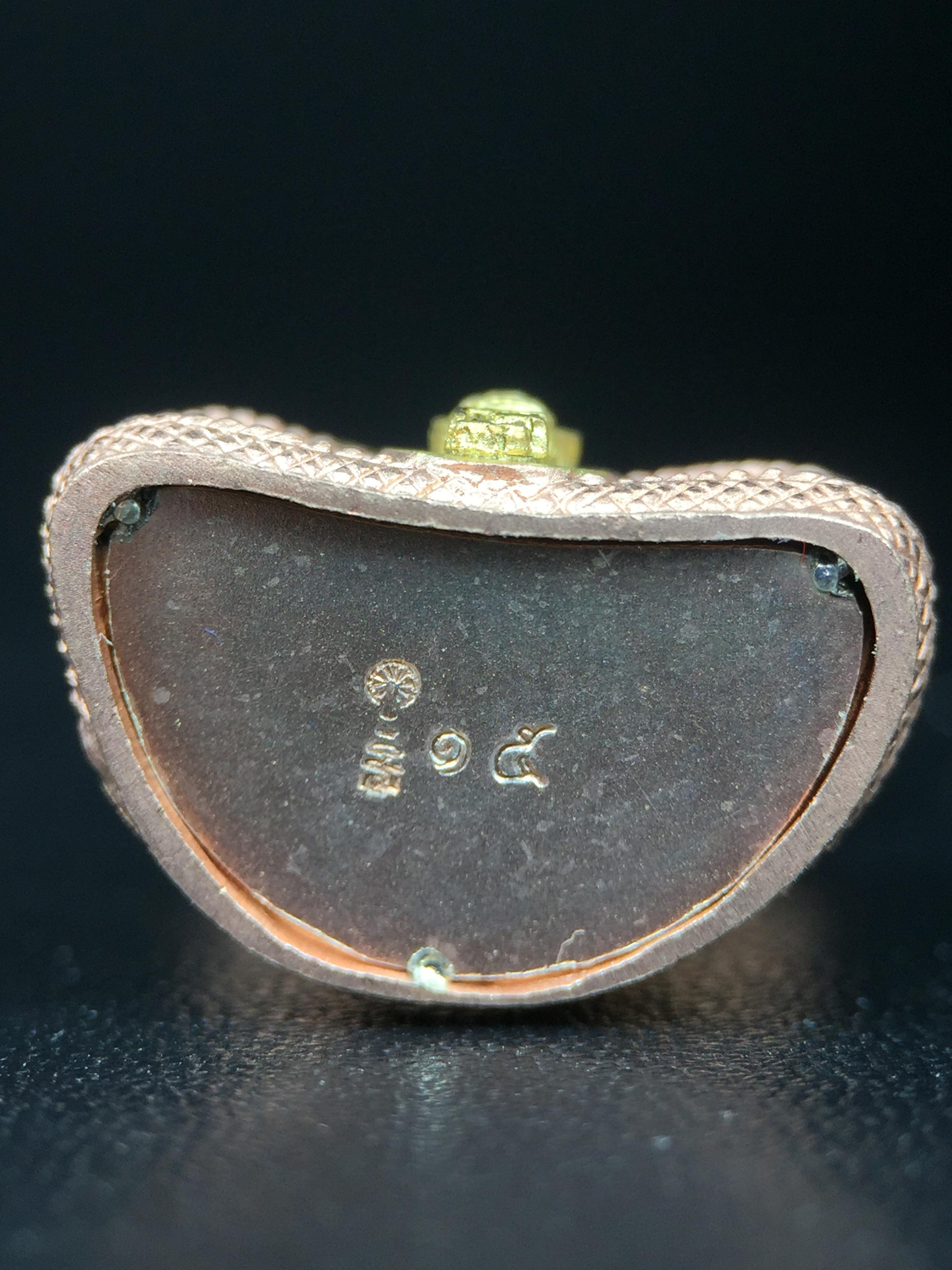 พระนาคปรก สธ. รุ่นสร้างพระอุโบสถเฉลิมพระเกียรติ 4 รอบ 84 พรรษา สมเด็จพระเทพรัตนราชสุดาฯ วัดบวรนิเวศวิหาร ปี 2543 พิมพ์ใหญ่ เนื้อเงินบริสุทธิ์ ชุบสามกษัตริย์แบบพ่นทรายขัดเงาบางส่วน(สภาพ สวย )พิธีใหญ่ พุทธศิลป์งดงาม หายาก (1 ใน 1999 องค์)