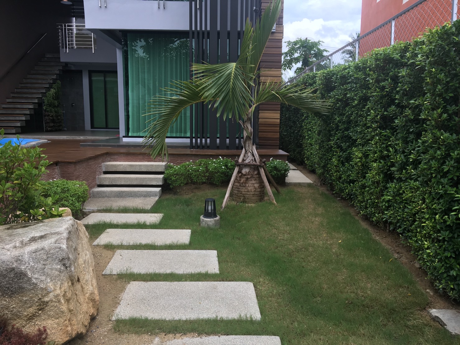 For Sale : Kathu Pool Villa, 4 bedrooms 4 Bathrooms (2 Unit each unit have 2 bed room)