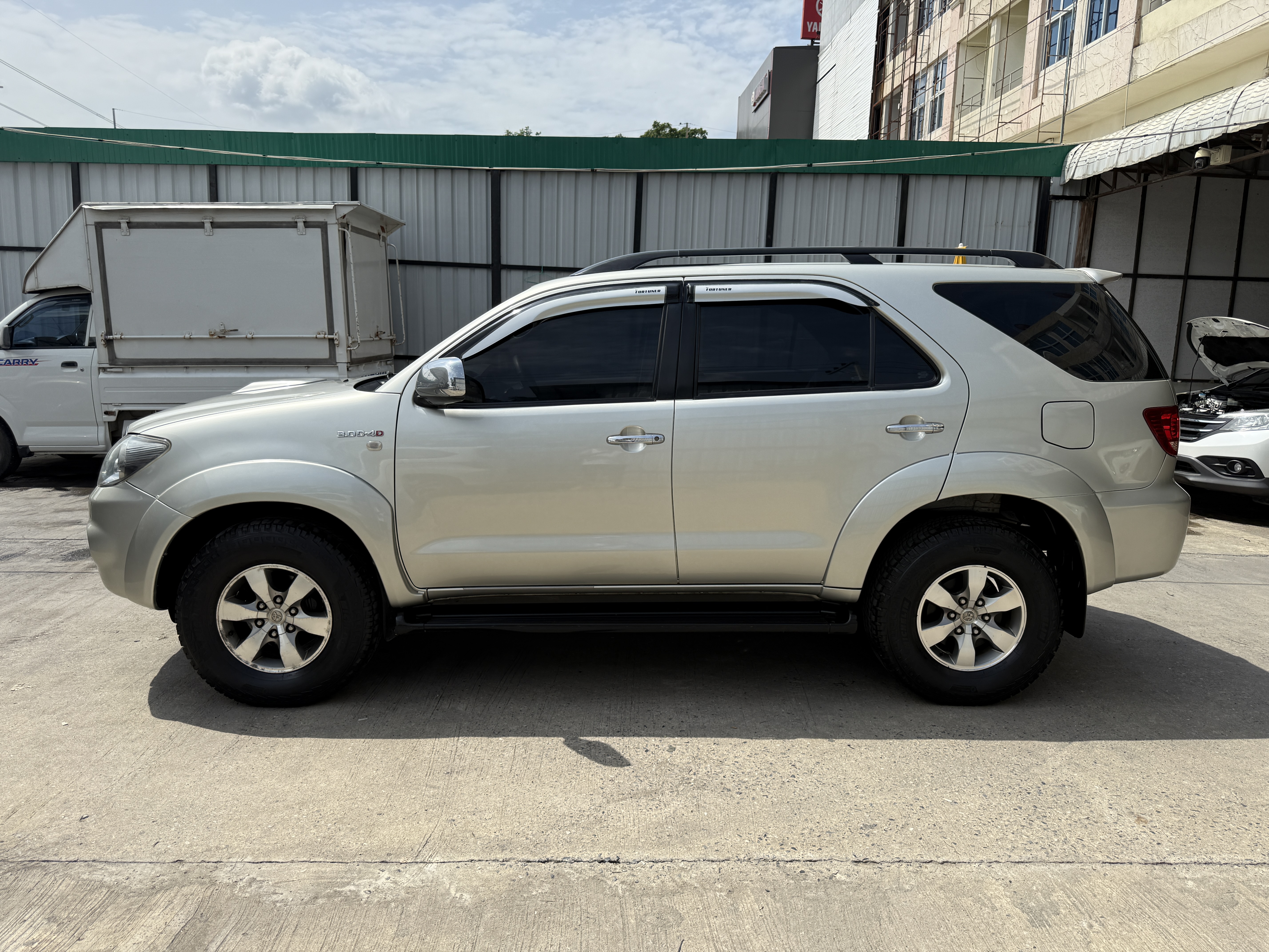 Toyota Fortuner 3.0 V 4WD At 2007 เงิน