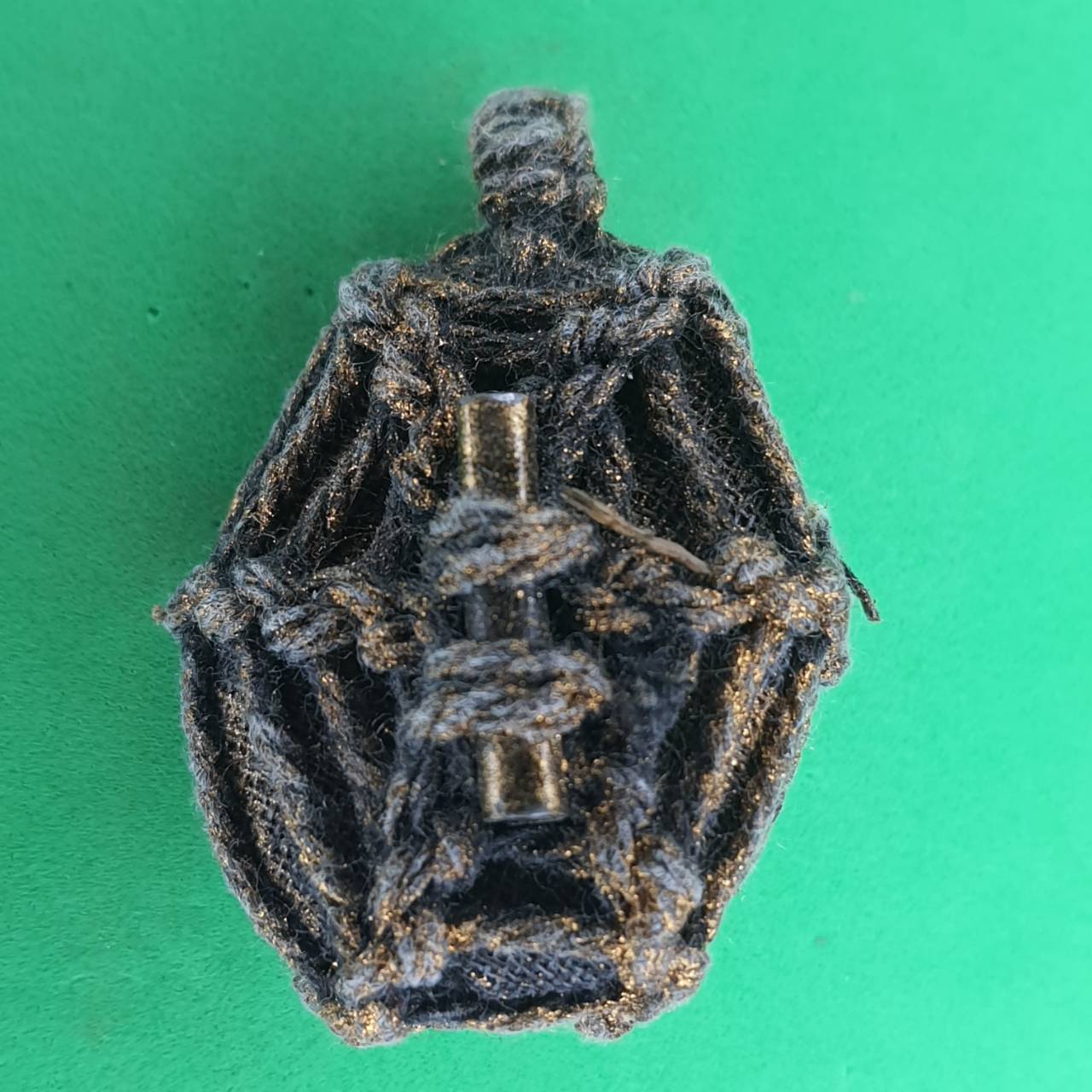 ของป้องกัน เบี้ยแก้แบบถักเชือกธรรมดา หลังตะกรุด เบี้ยแก้ของแท้ เบี้ยแก้คุณไสย ของแท้ เบี้ยแก้ปลุกเสก