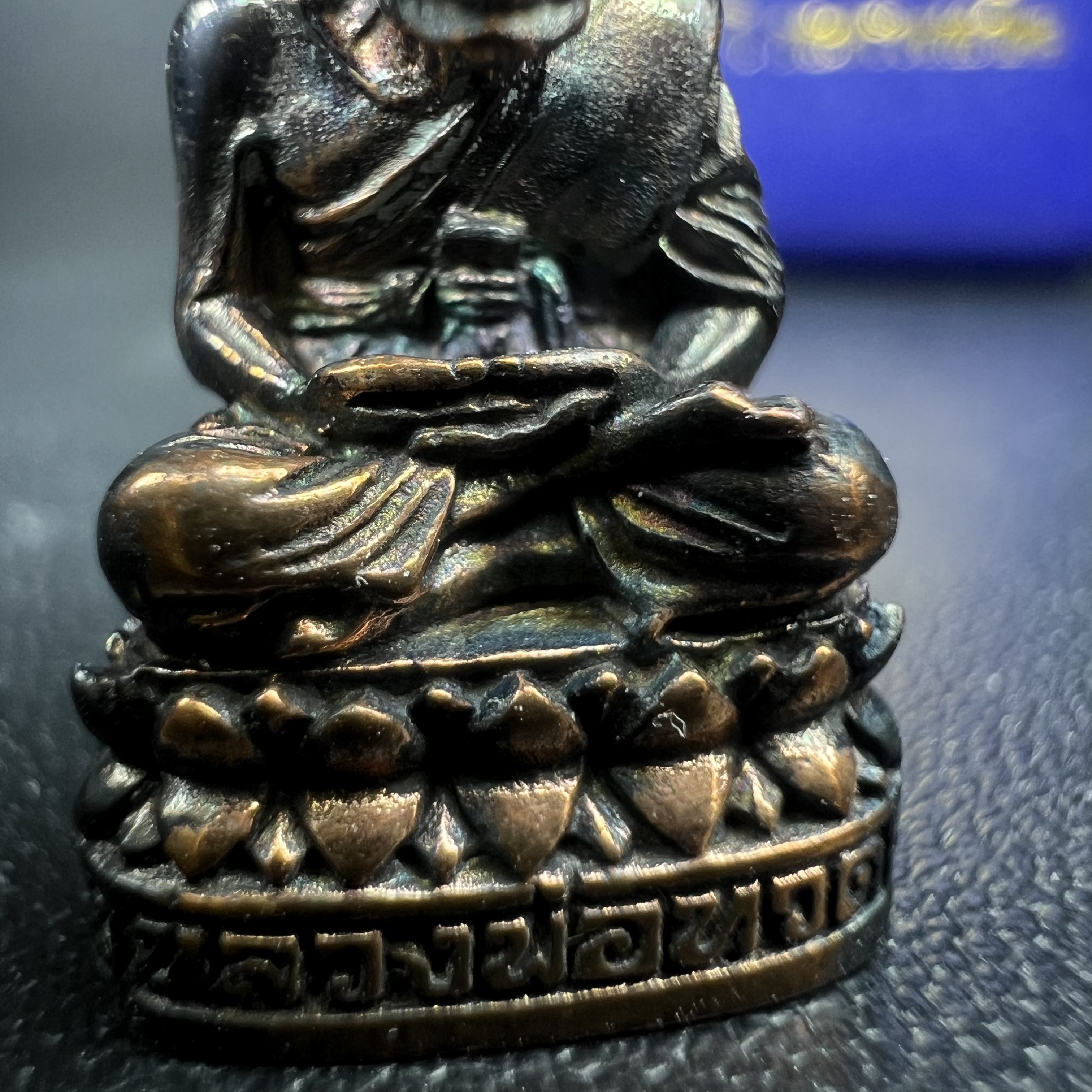 รูปเหมือนหล่อลอยองค์หลวงปู่ทวด รุ่น 111ปี กระทรวงกลาโหม เนื้อนวโลหะรมดำ-ปัดเงา ปี2540 พิธีใหญ่ เข้มขลัง นิยม พร้อมกล่องบรรจุเดิม(คัดสภาพสวยผิวเทพๆผิวรุ้งๆ)ทั้งพิธีทั้งพุทธศิลป์ทรงคุณค่าอีกหนึ่งรุ่นยอดนิยม