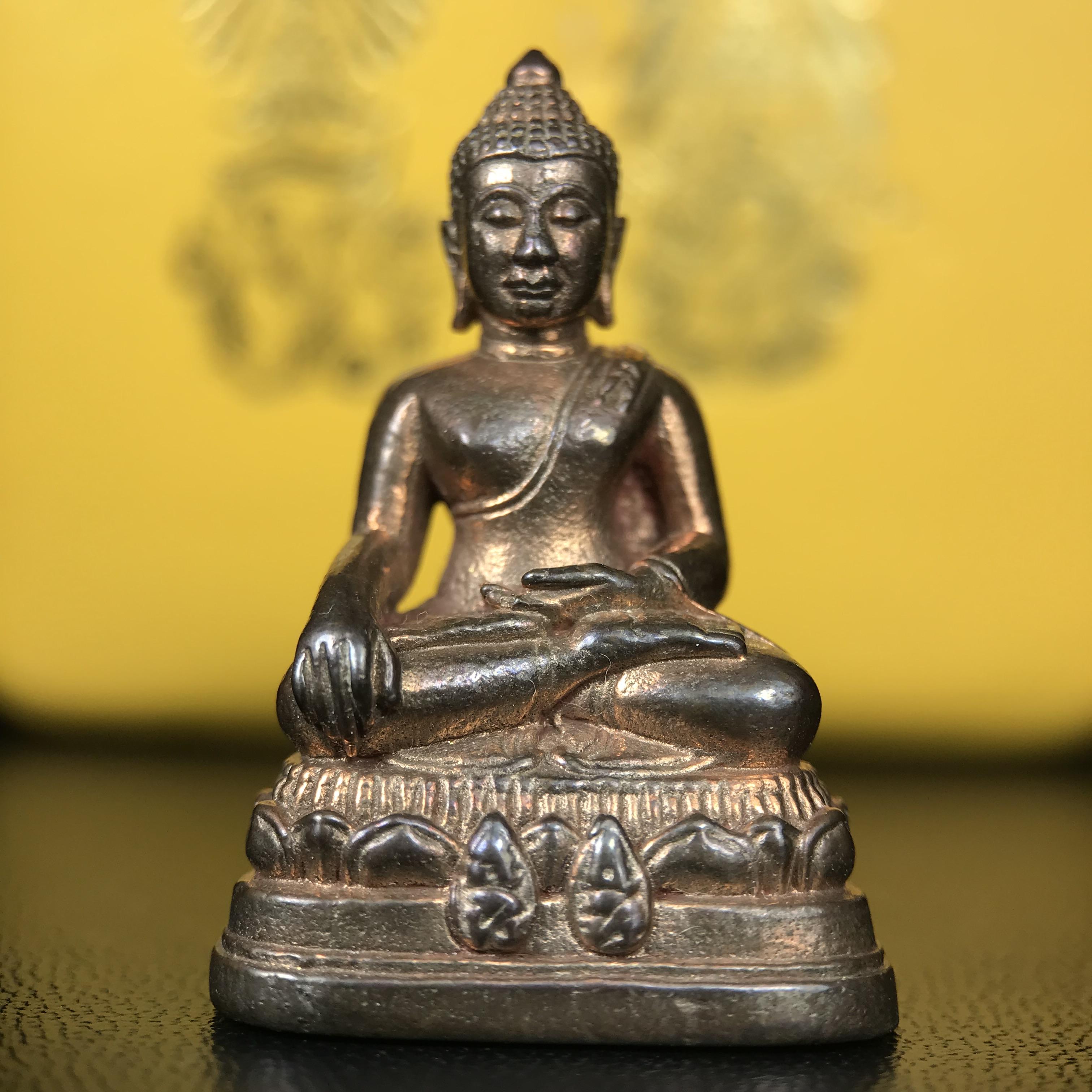 พระกริ่งพระพุทธนรสีห์ จปร.+ภปร. ครบรอบ 100 ปี ธนาคารไทยพาณิชย์ ปี 2550 พระกริ่งเนื้อนวโลหะพิเศษ(หล่อในพิธีเททอง)(หายาก)(พุทธศิลป์งดงาม)ด้านหน้าฐานประดับด้วยตราสัญลักษณ์ "จปร" และ "ภปร" (องค์เทหล่อในพิธีสร้างน้อย หายากมาก)1 ใน 1000 องค์