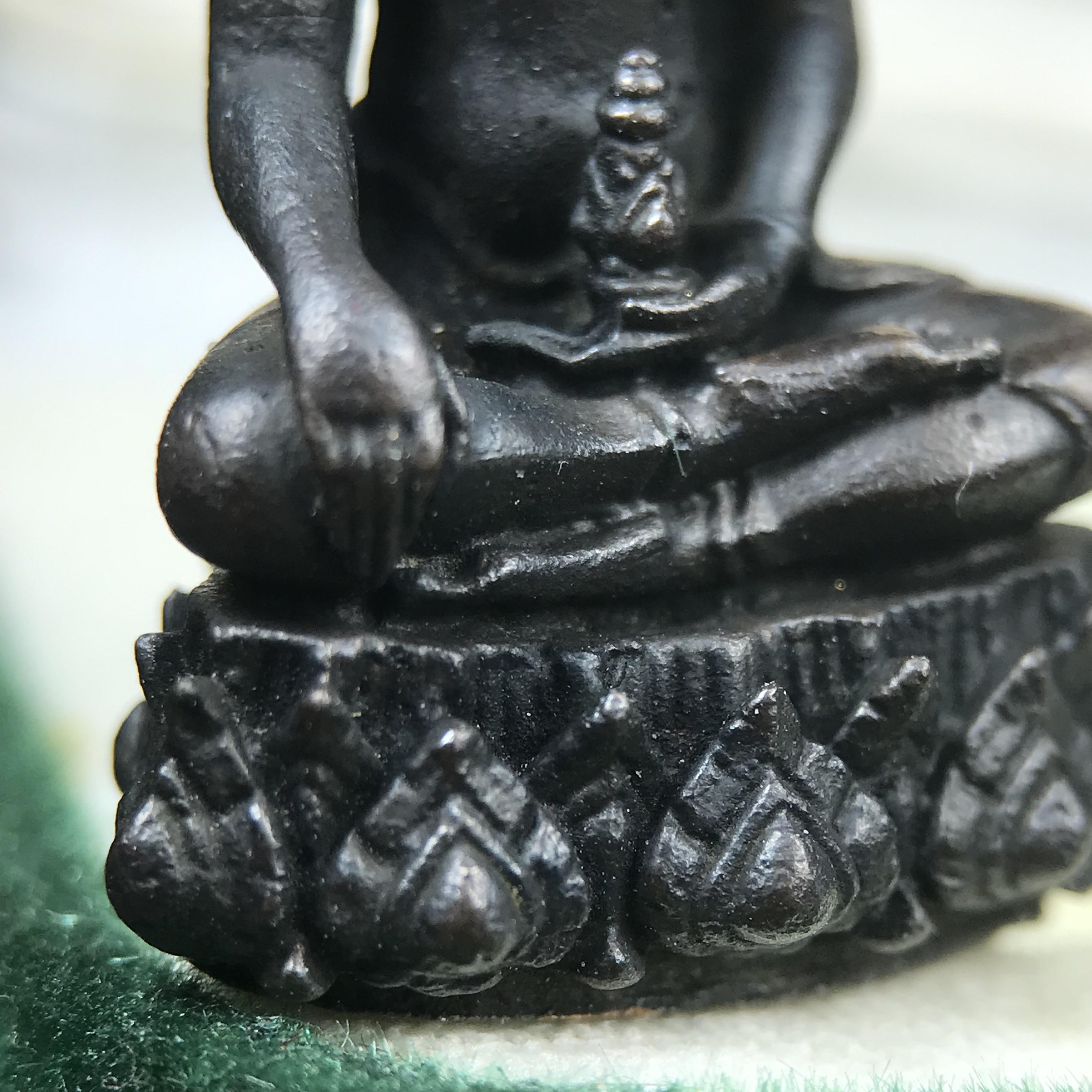 พระกริ่งวาสนา(รุ่นแรก) 80 พรรษา สมเด็จพระสังฆราช (วาสน์) วัดราชบพิธฯ ปี2521 เนื้อนวโลหะ(ตอกโค๊ตพระปิดตา) โดยมีหลวงปู่โต๊ะ วัดประดู่ฉิมพลีร่วมปลุกเสก พร้อมกล่องบรรจุเดิม(รุ่นแรก คอตั้งตรงได้สัดส่วน หายาก)