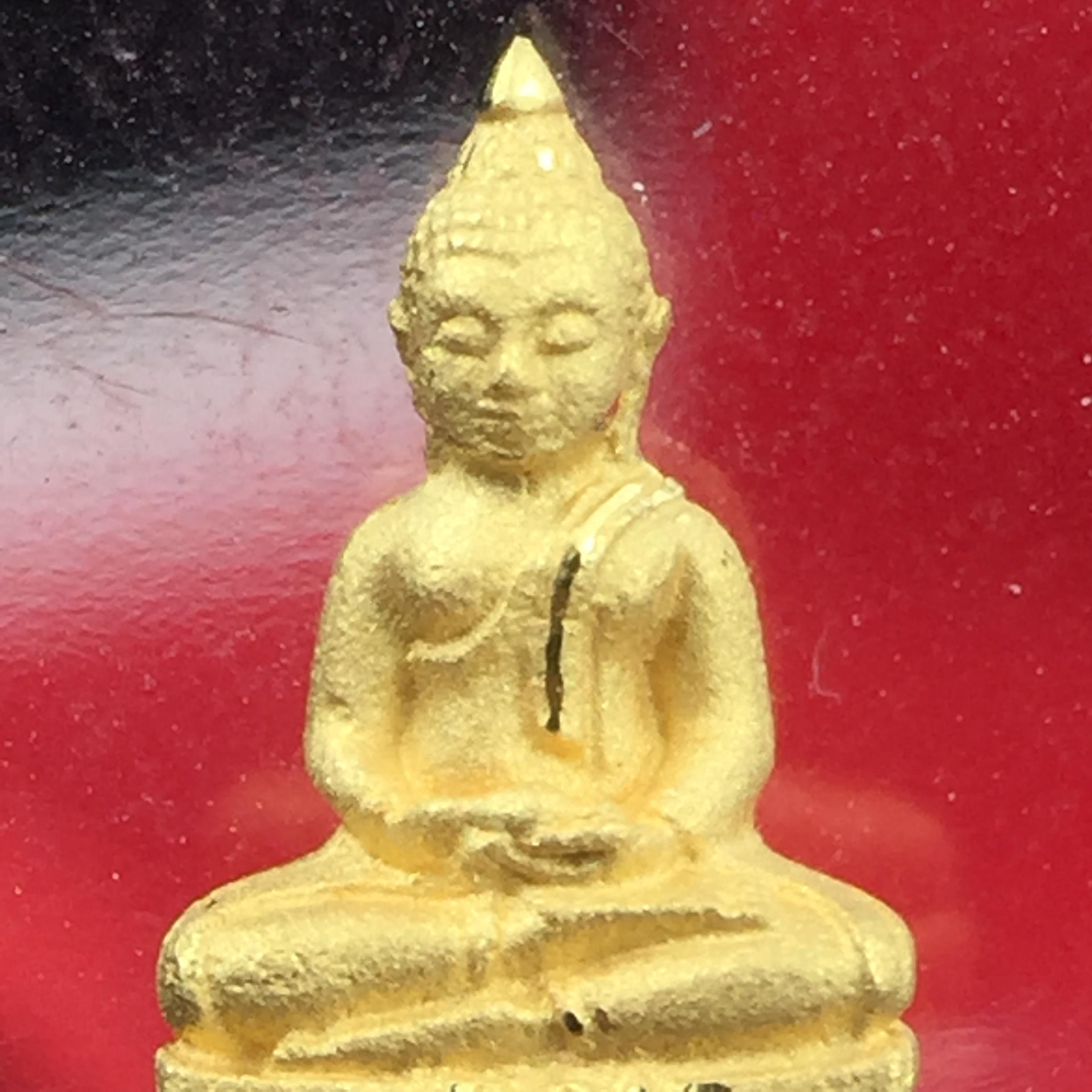 พระพุทธโสธร รุ่นอุดมโชคโภคทรัพย์ ปี 2550 เนื้อทองคำ พิมพ์จิ๋ว วัดโสธรวรารามวรวิหาร จ.ฉะเชิงเทรา (สภาพ สวย ซีนซองเดิม กล่องบบรรจุเดิมครบสมบูรณ์)