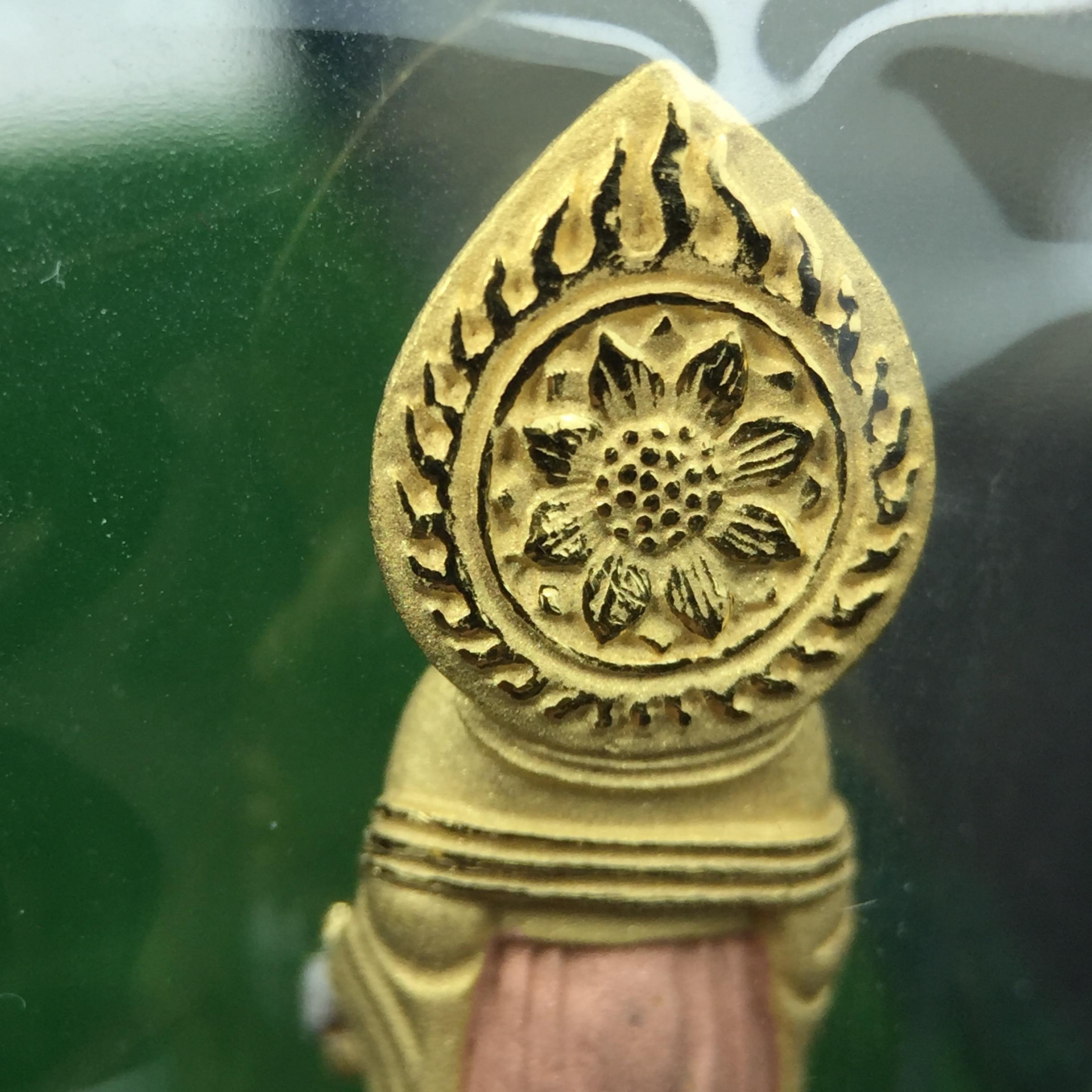 พระโพธิสัตว์อวโลกิเตศวร(เจ้าแม่กวนอิม)รุ่นฉลองปีกาญจนาภิเษก ปี2540 เนื้อเงินบริสุทธิ์ 99.9%(ชุบ3กษัตริย์) เทศบาลนครหาดใหญ่จัดสร้างถวายเฉลิมพระเกียรติพระบาทสมเด็จพระเจ้าอยู่หัวทรงครองสิริราชสมบัติครบ 50 ปี(สภาพซีนซองเดิมกล่องบรรจุการ์ดใบรับรองเดิมครบ)หายาก